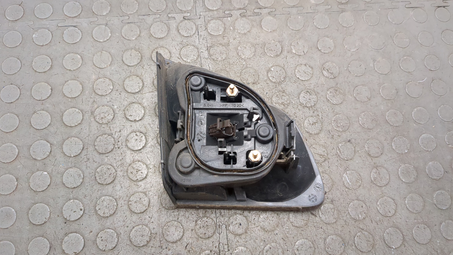 Фонарь задний внутренний правый