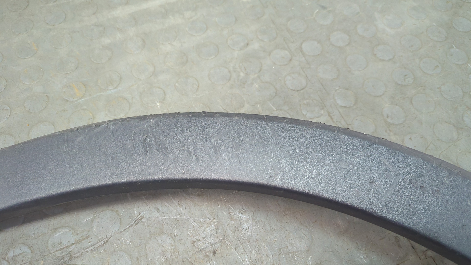 Молдинг заднего крыла правого