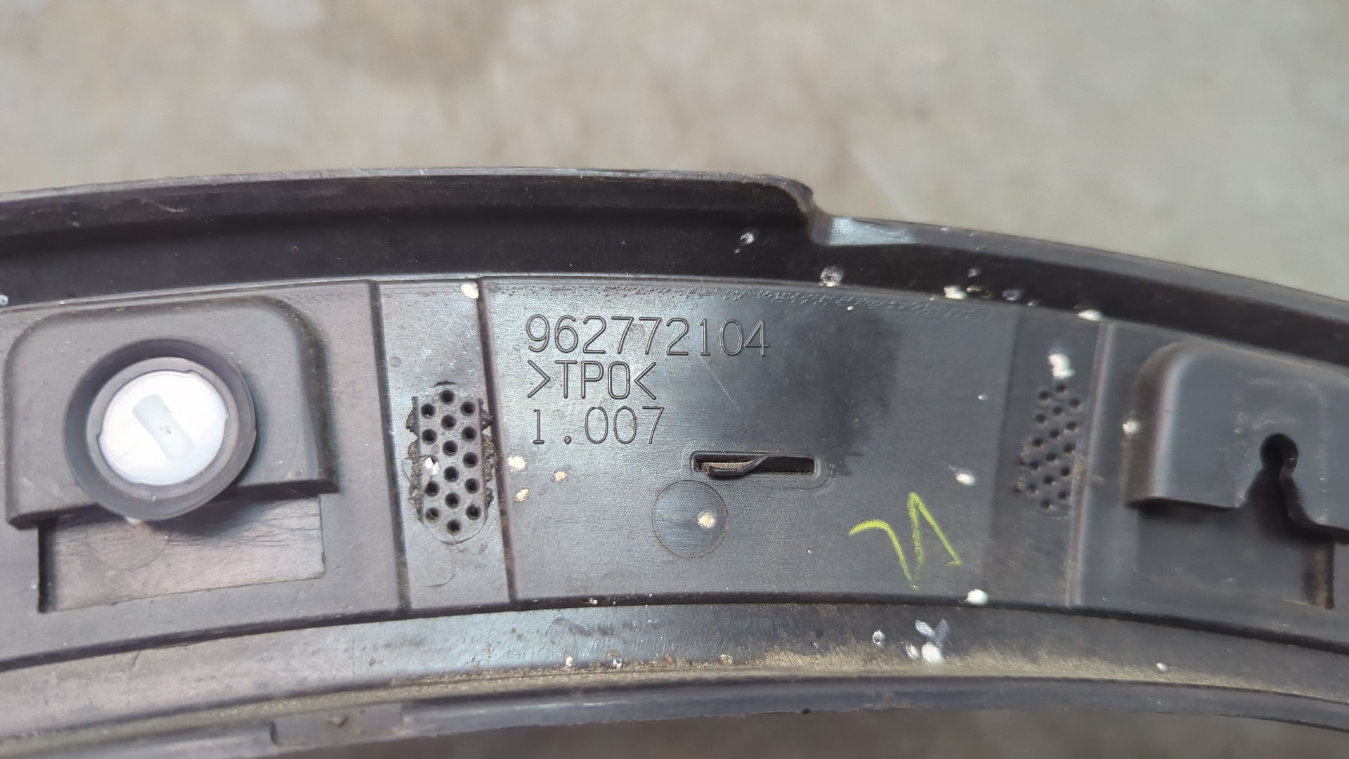 Молдинг заднего крыла правого