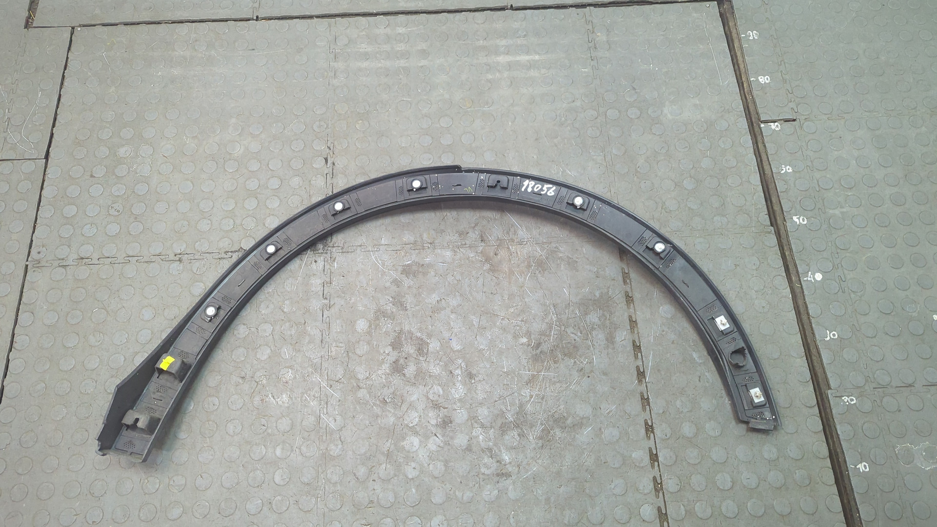 Молдинг заднего крыла правого