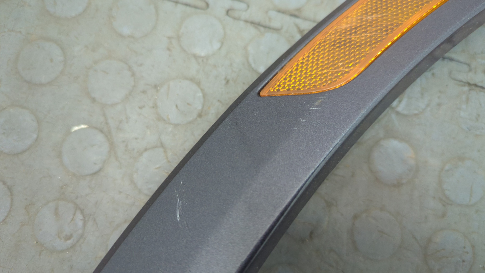 Накладка переднего крыла левого