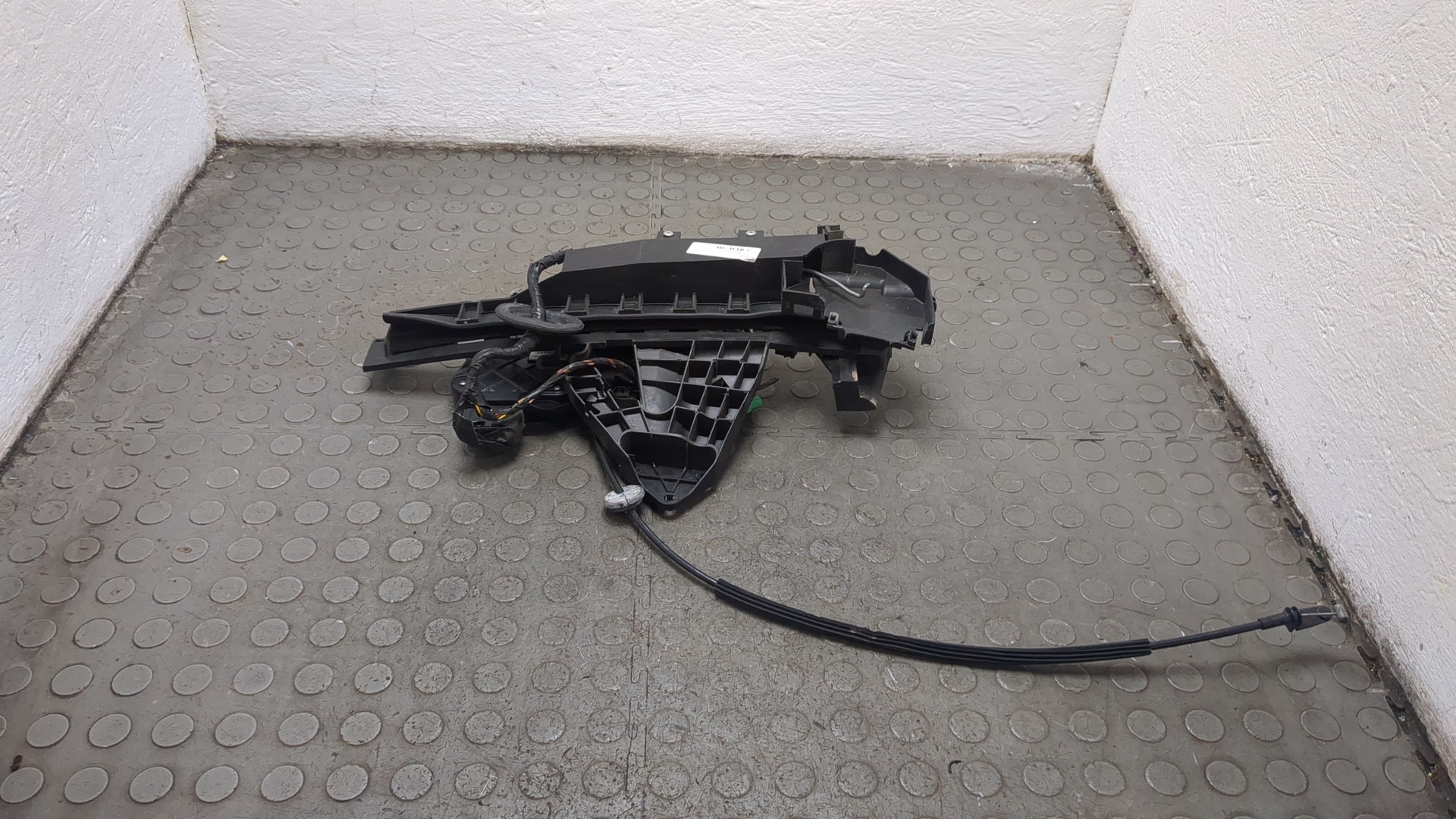 Замок двери передней правой