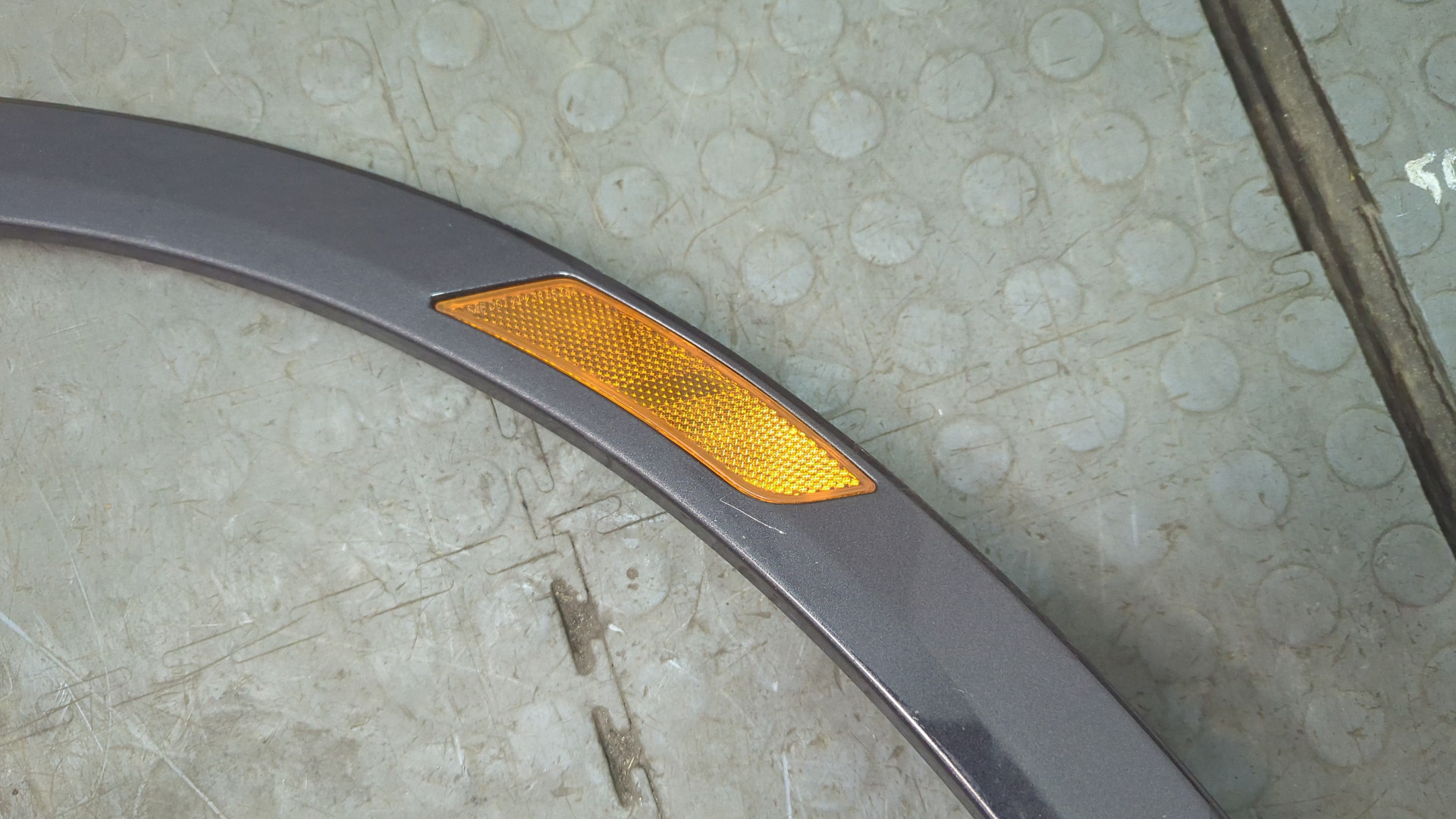 Накладка переднего крыла правого