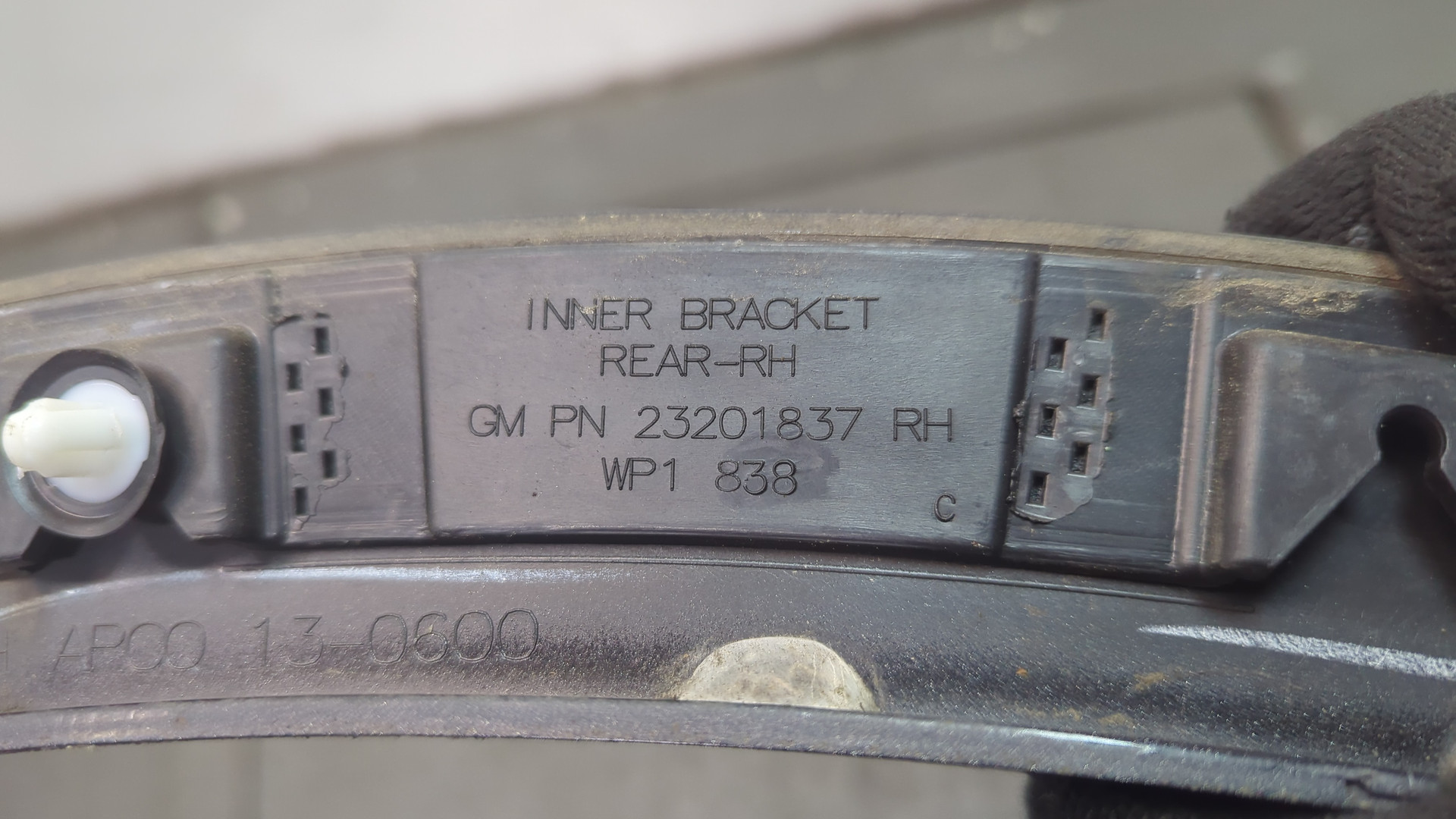 Молдинг заднего крыла правого