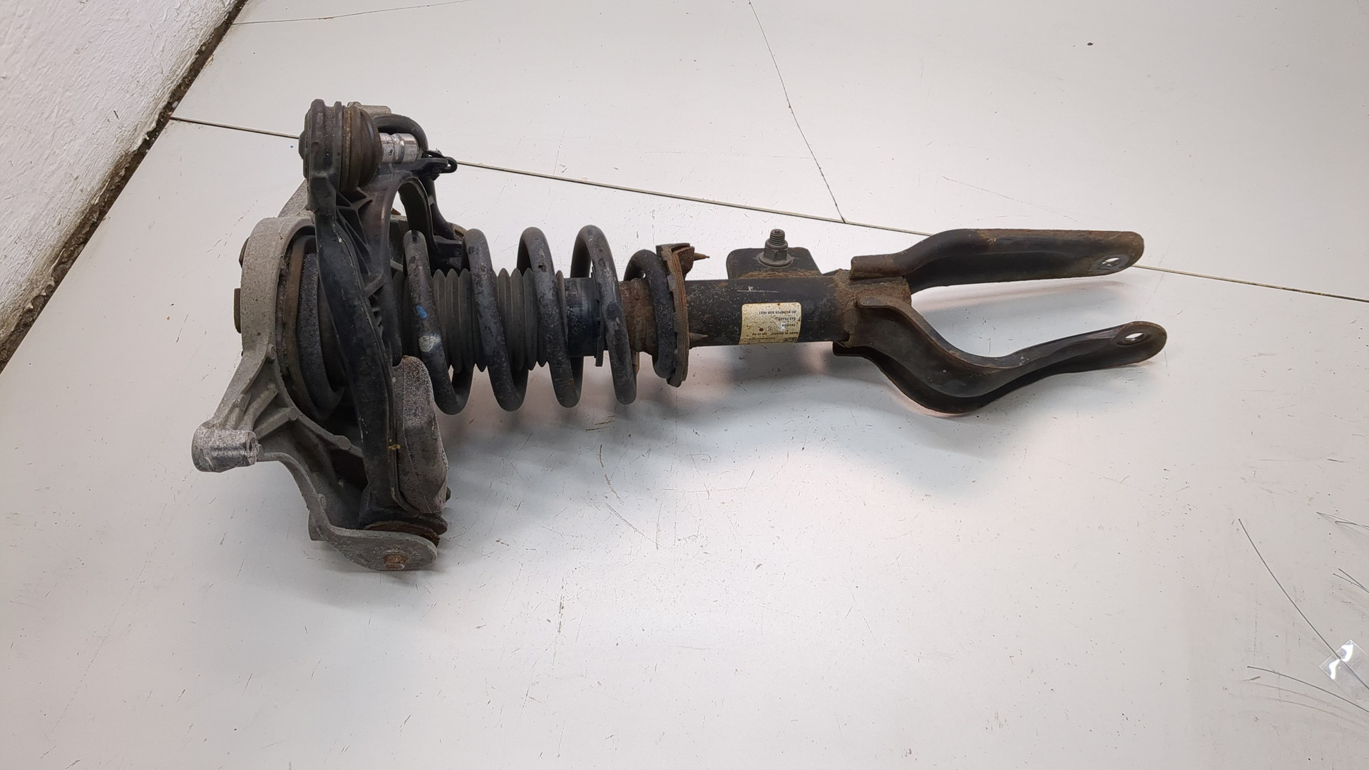 Амортизатор передний правый