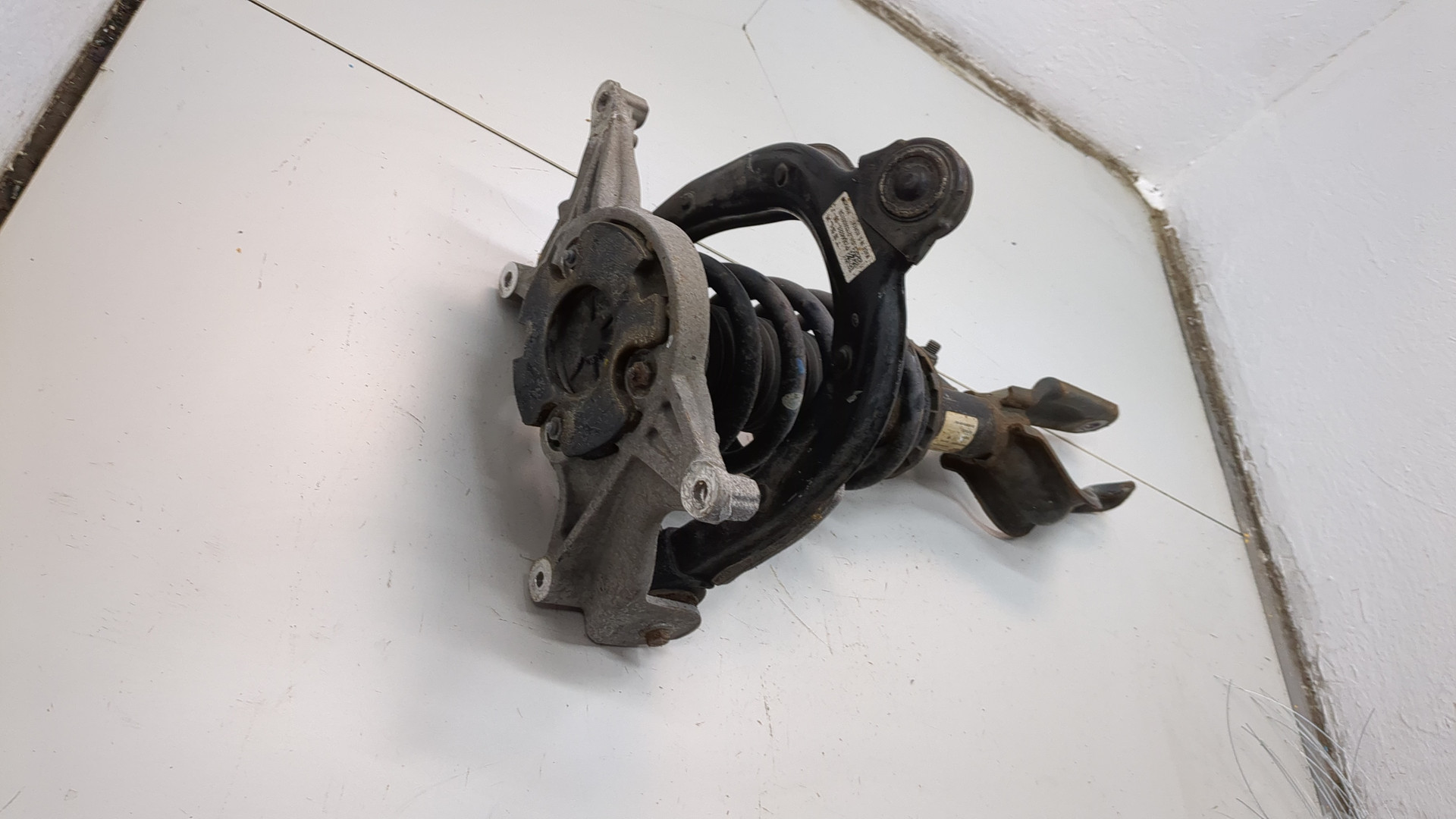 Амортизатор передний правый