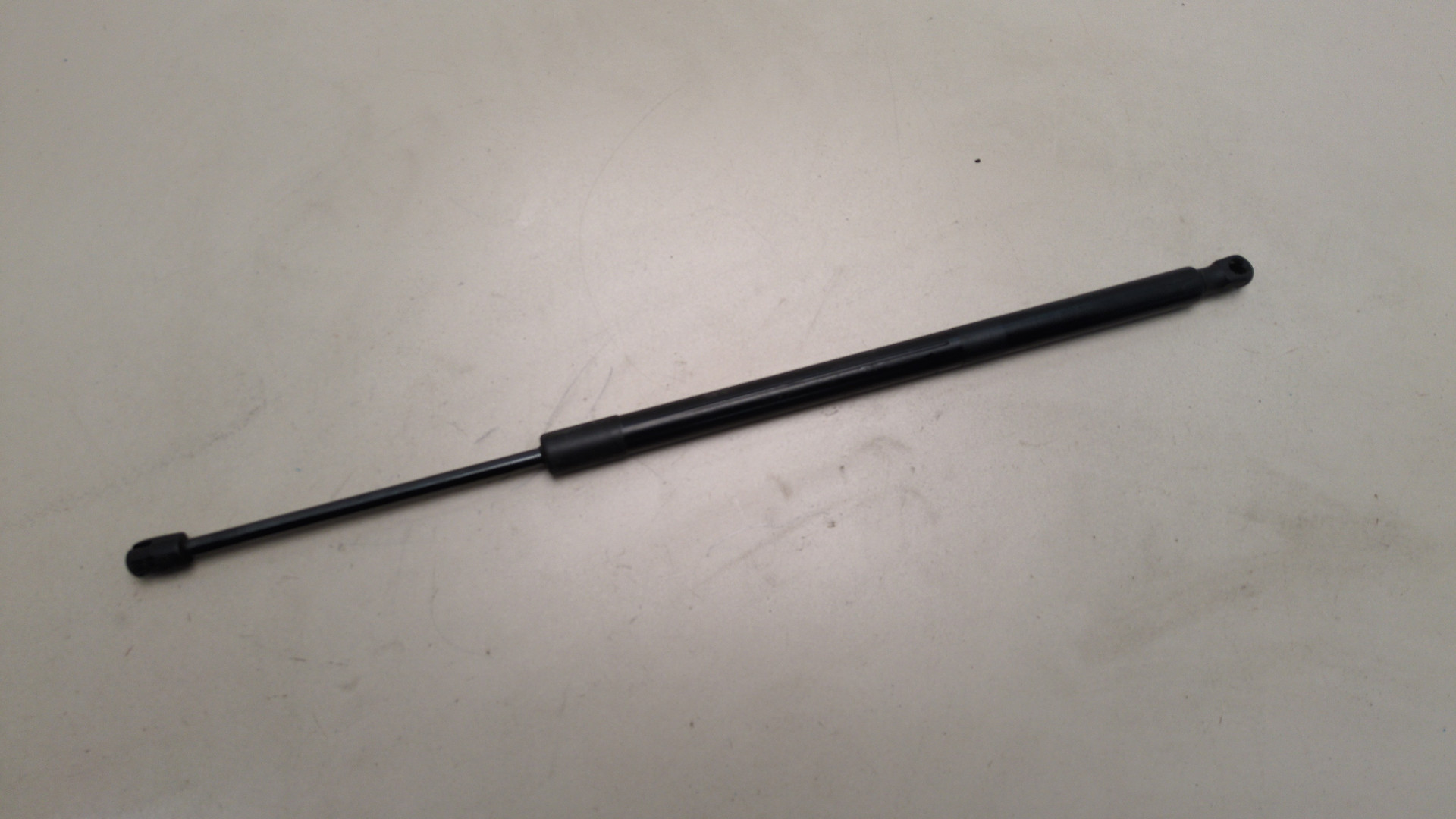 Амортизатор крышки багажника