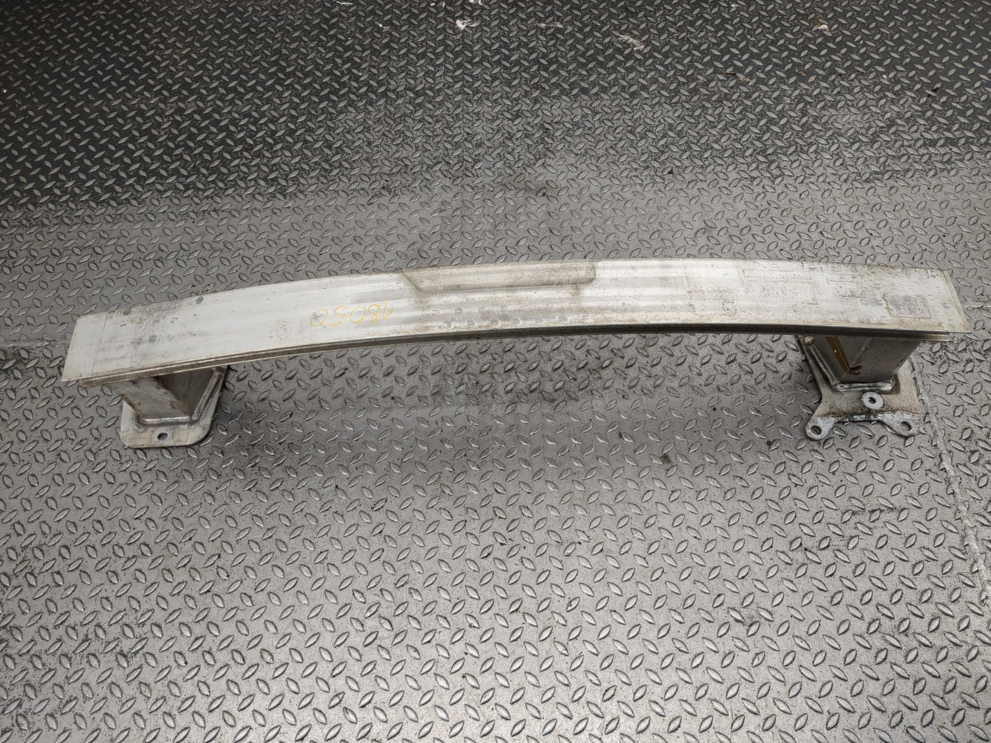 Усилитель заднего бампера