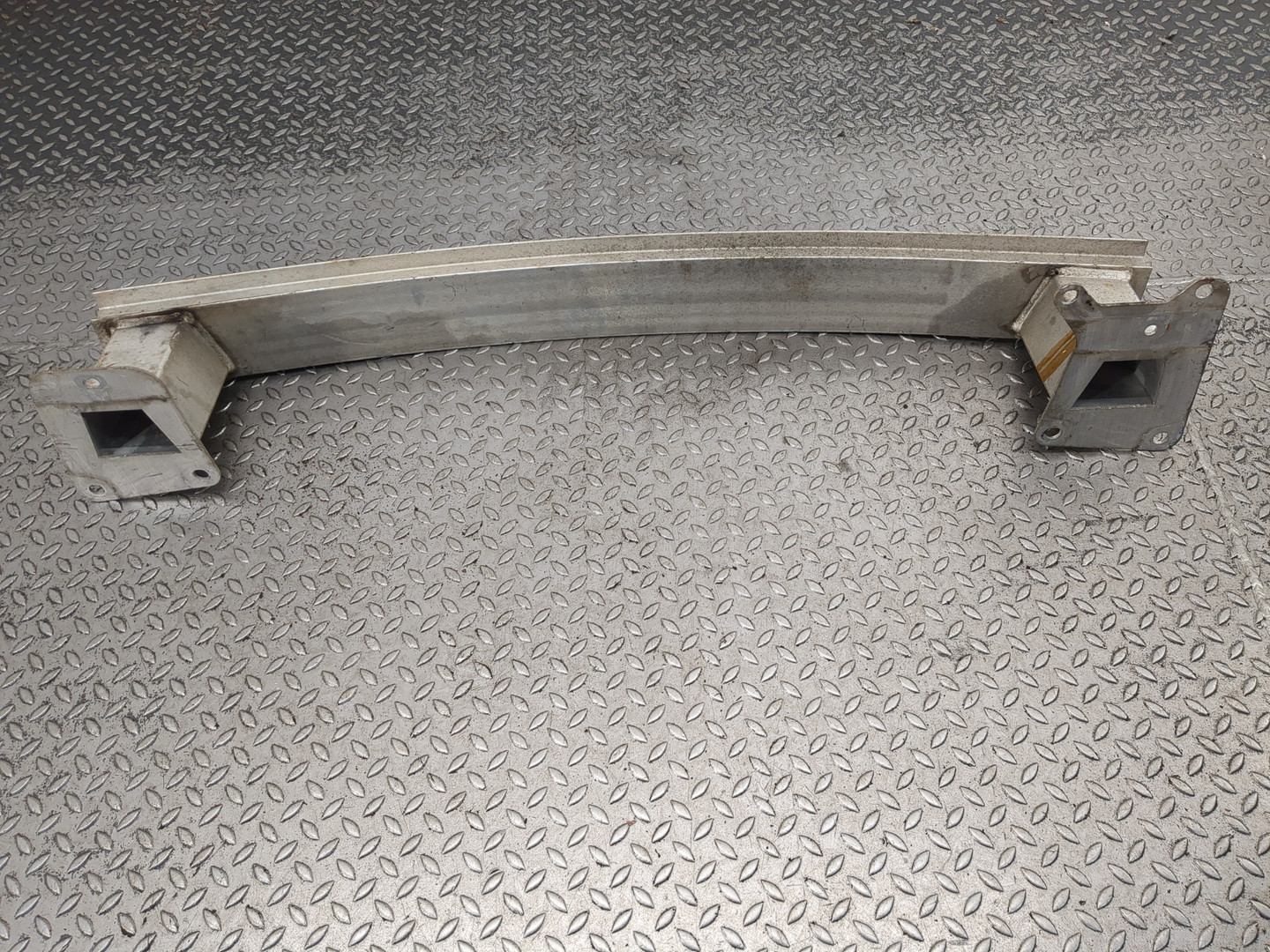 Усилитель заднего бампера