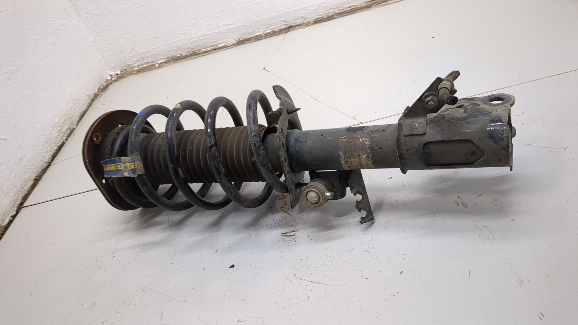 Амортизатор передний левый