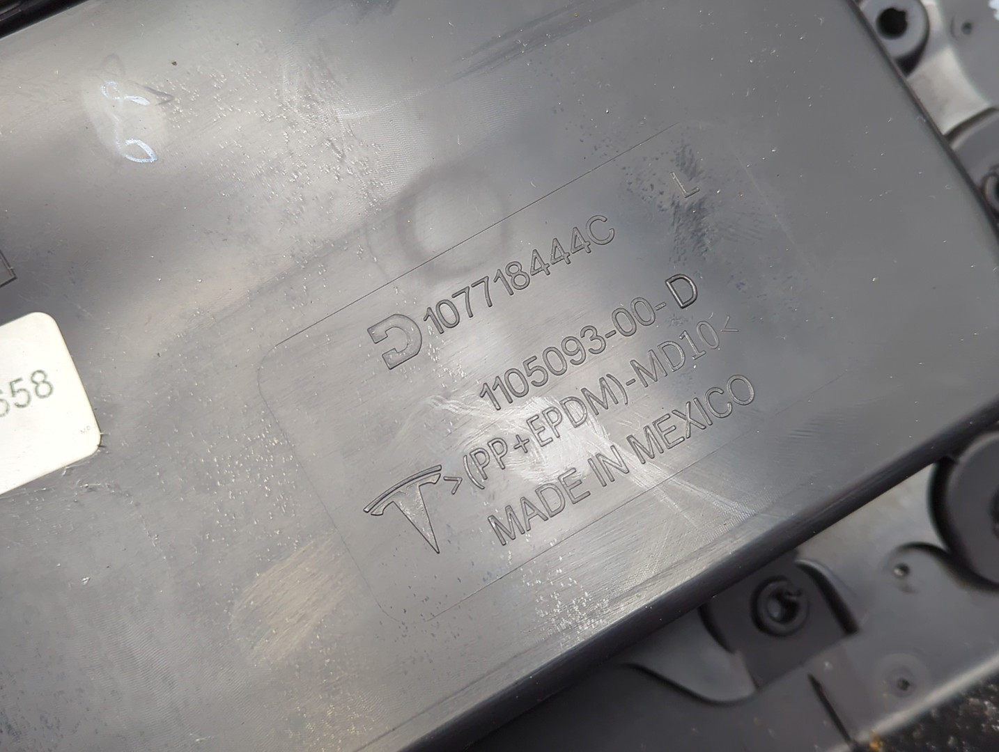 Обшивка двери передней левой