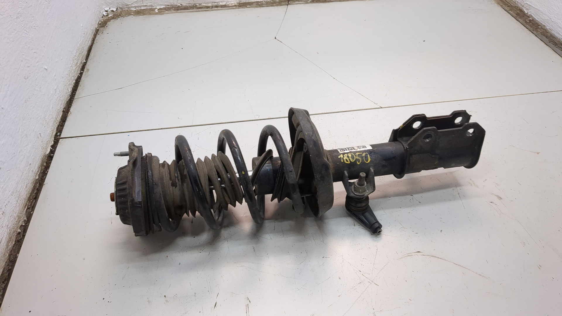 Амортизатор передний правый