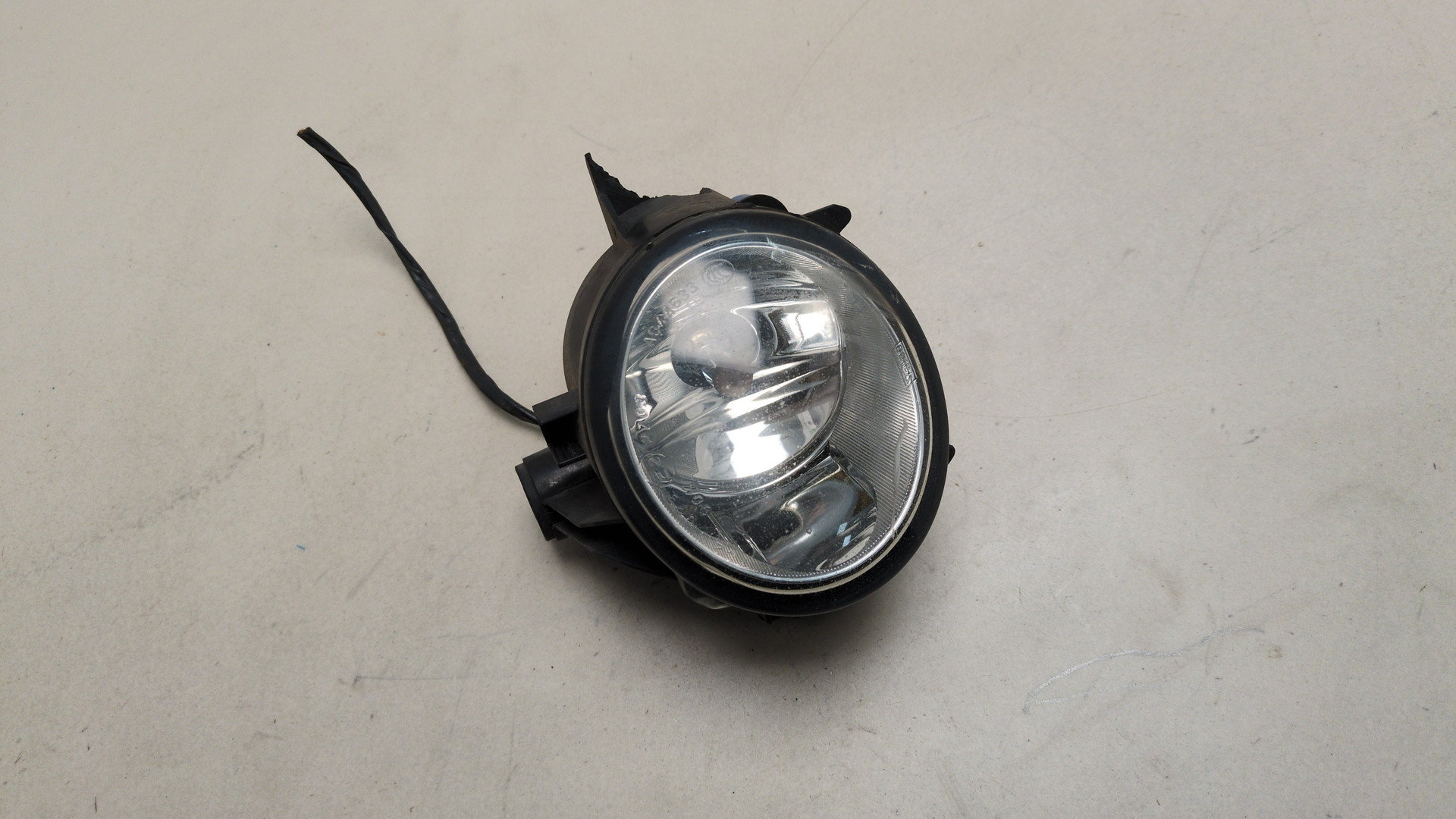 Фара противотуманная левая