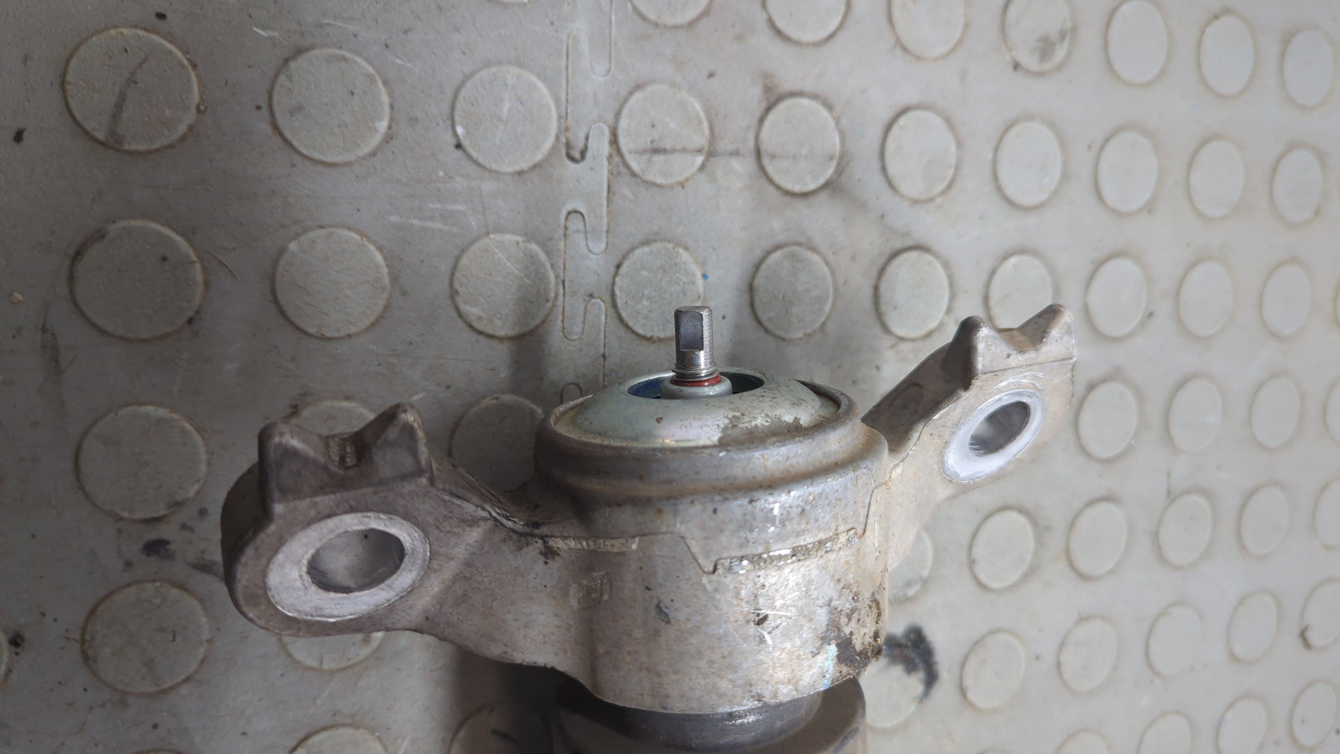 Амортизатор задний (стойка)