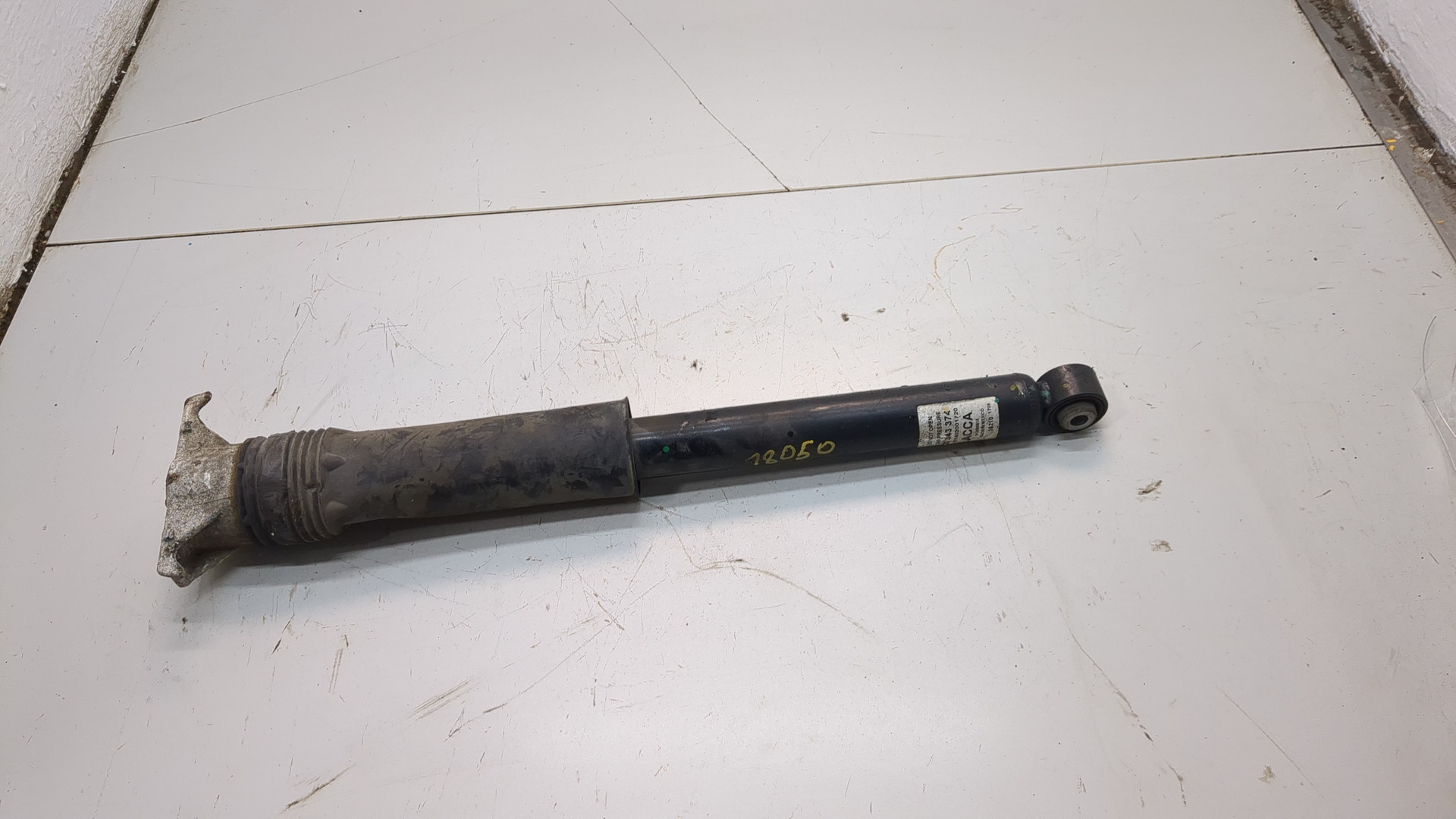 Амортизатор задний (стойка)