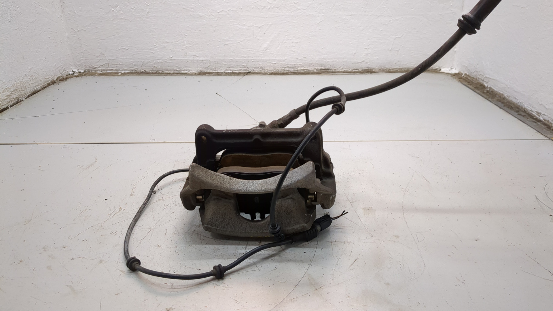 Суппорт передний правый