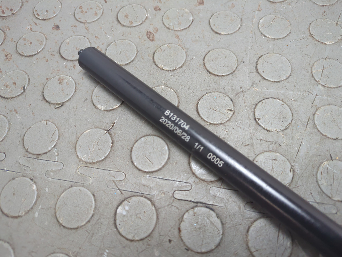 Амортизатор капота