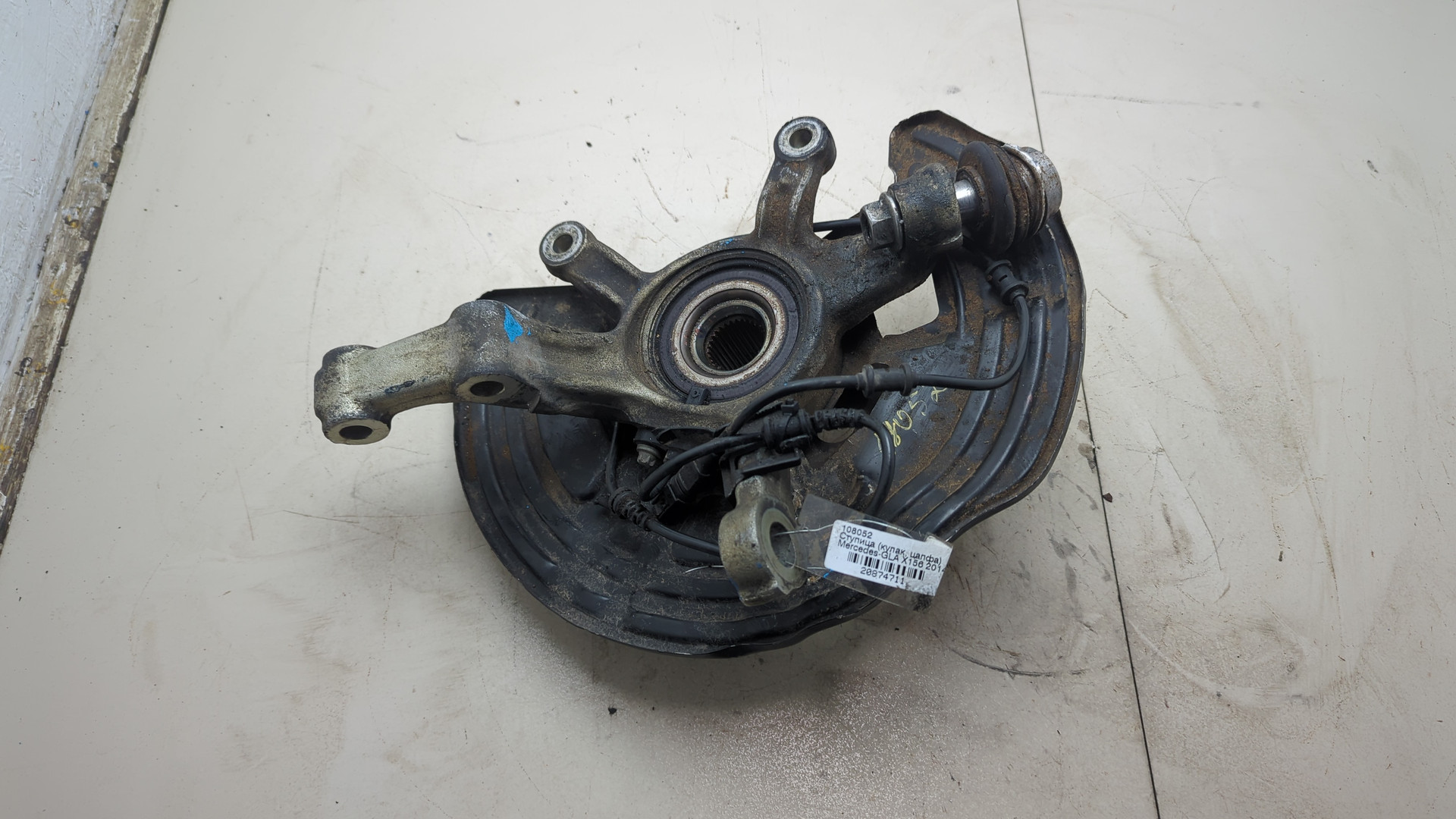 Кулак поворотный передний левый