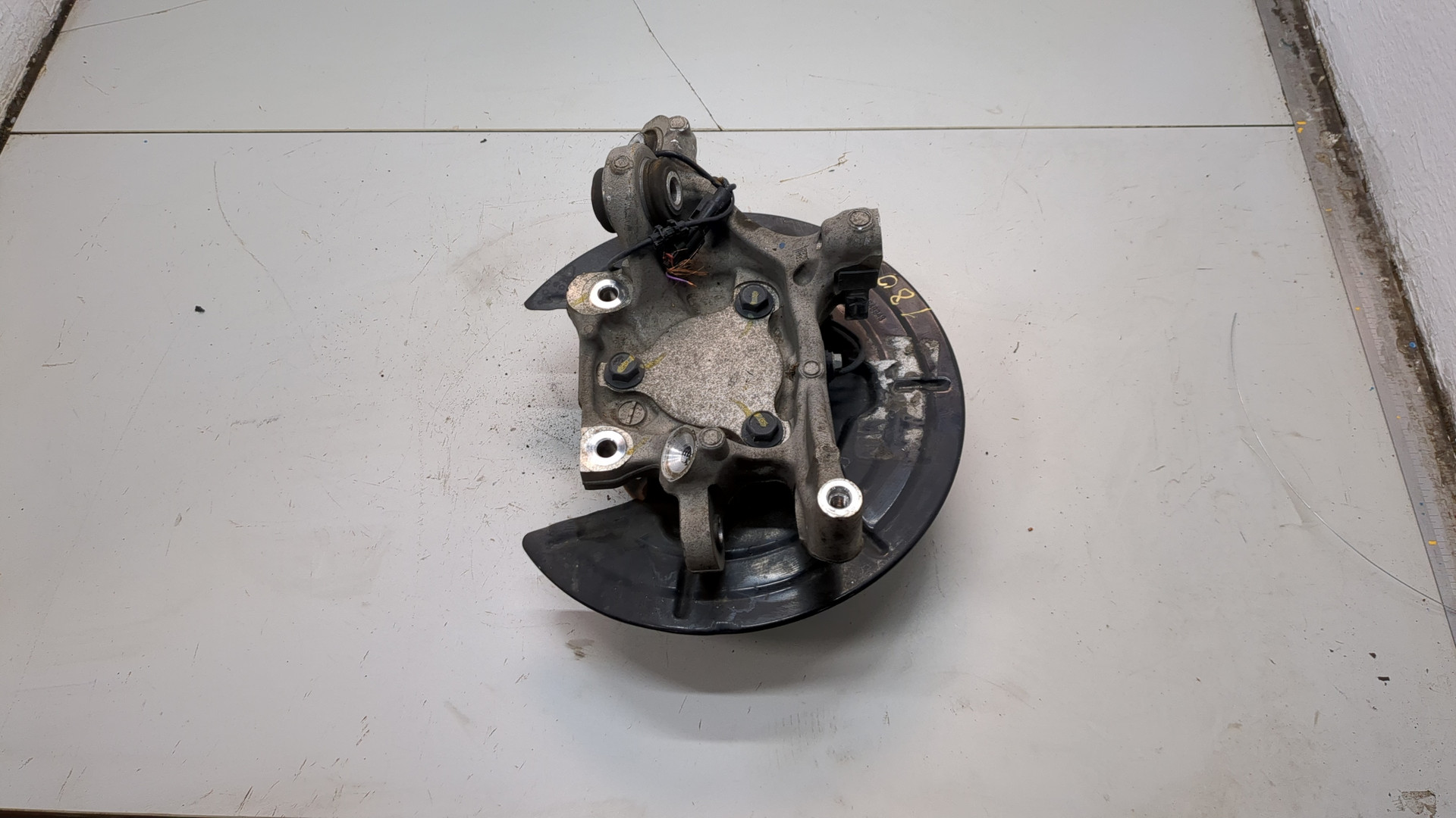 Кулак поворотный задний правый