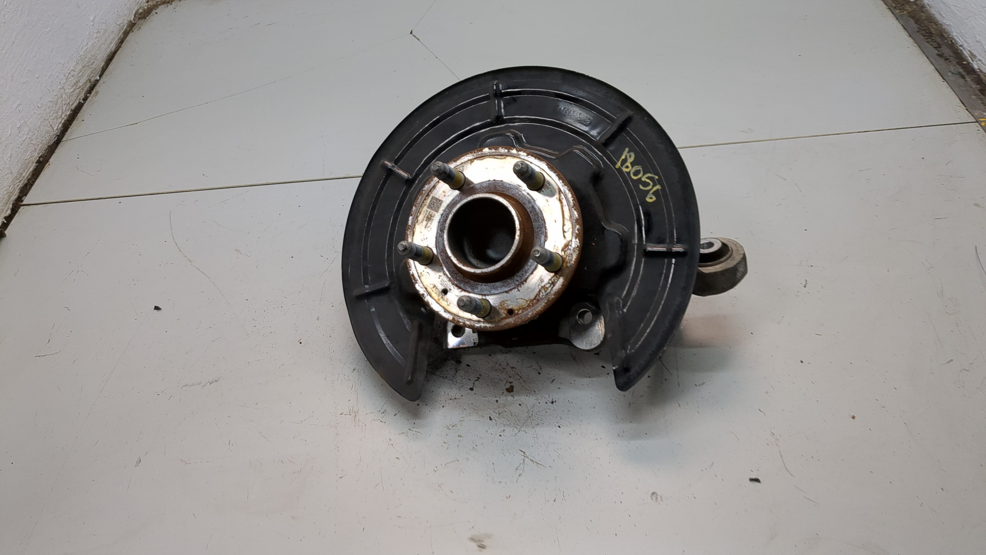 Кулак поворотный задний правый