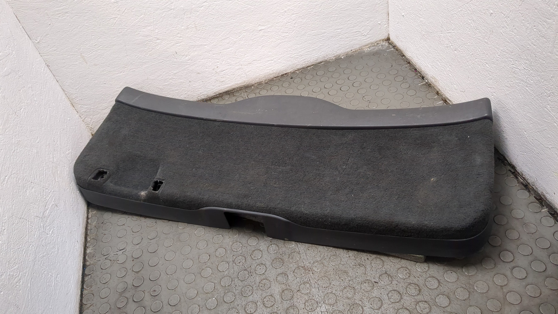 Обшивка двери багажника