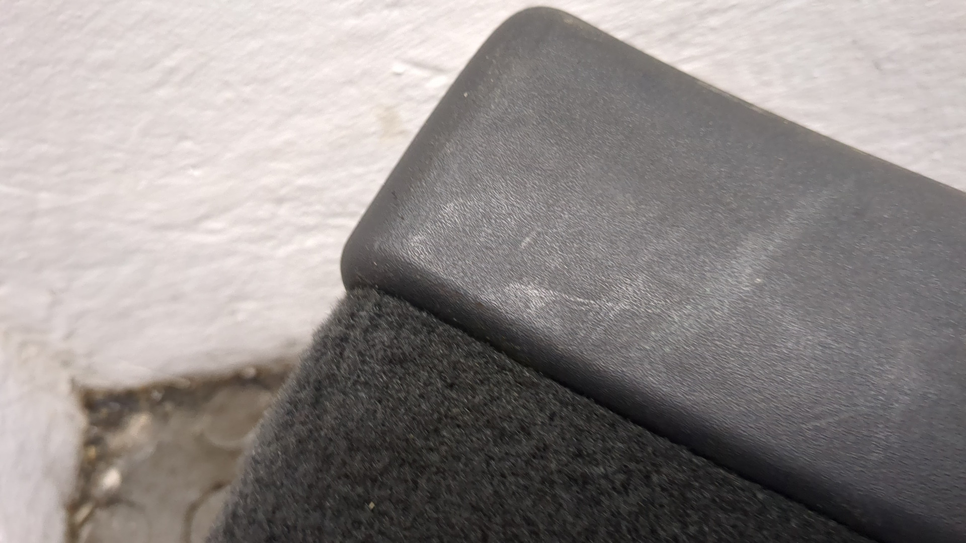 Обшивка двери багажника