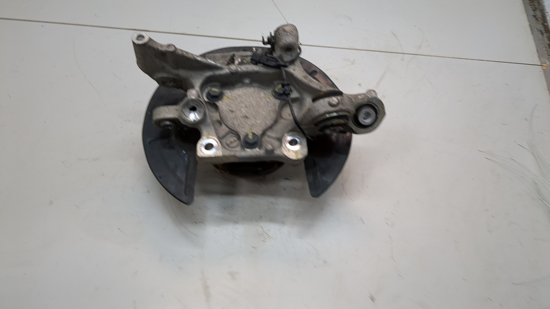 Кулак поворотный задний левый