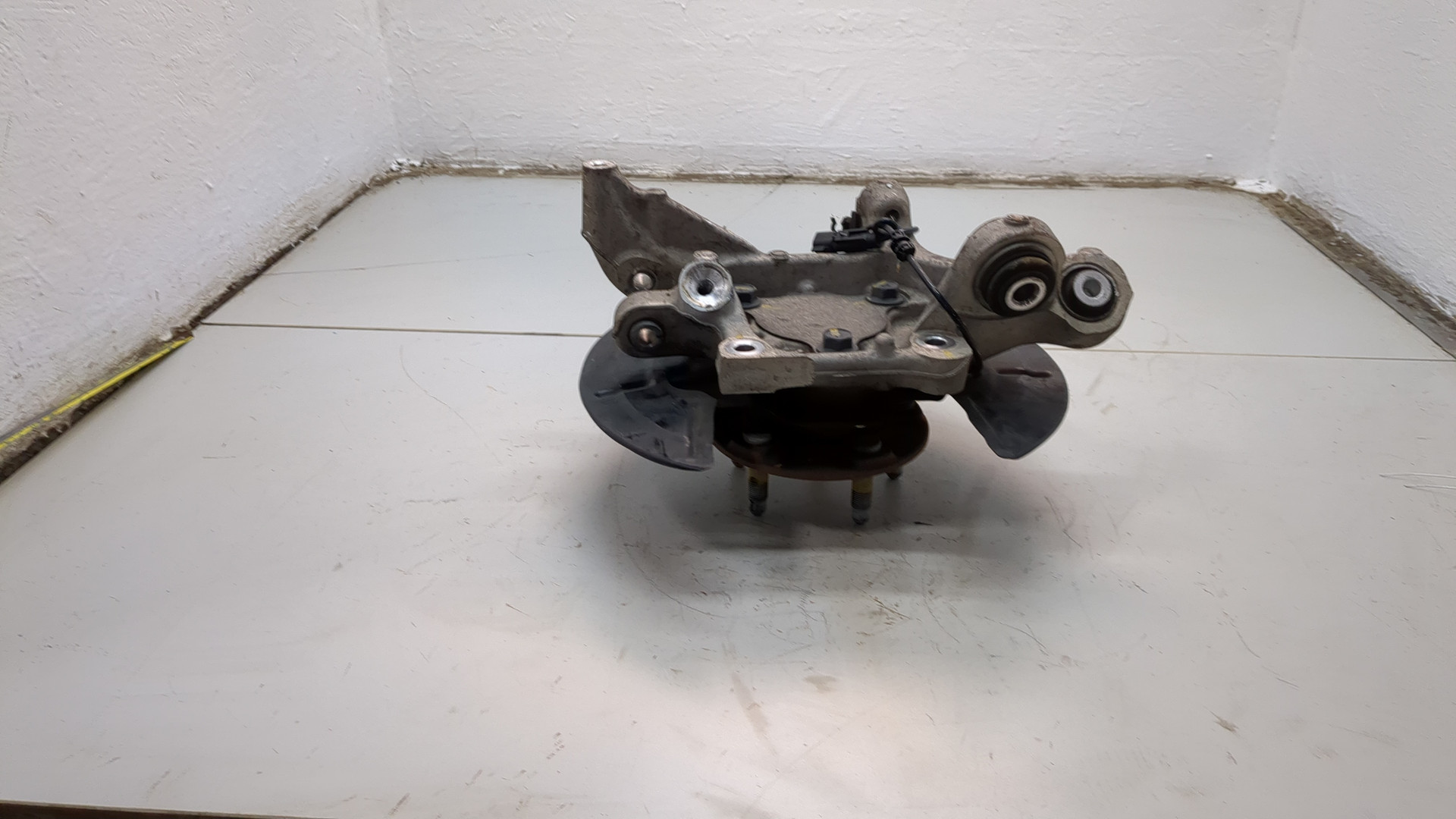 Кулак поворотный задний левый