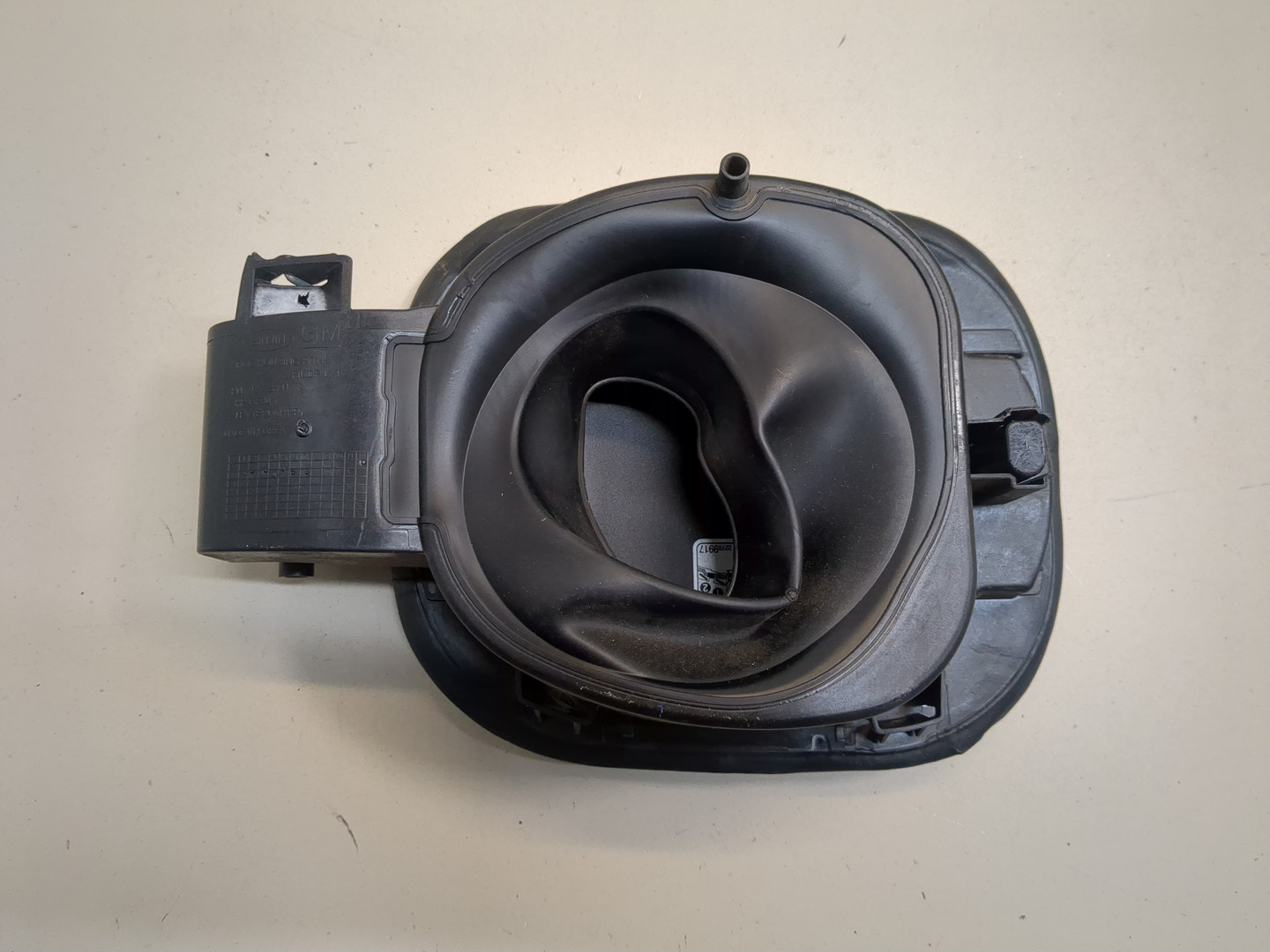 Лючок бензобака