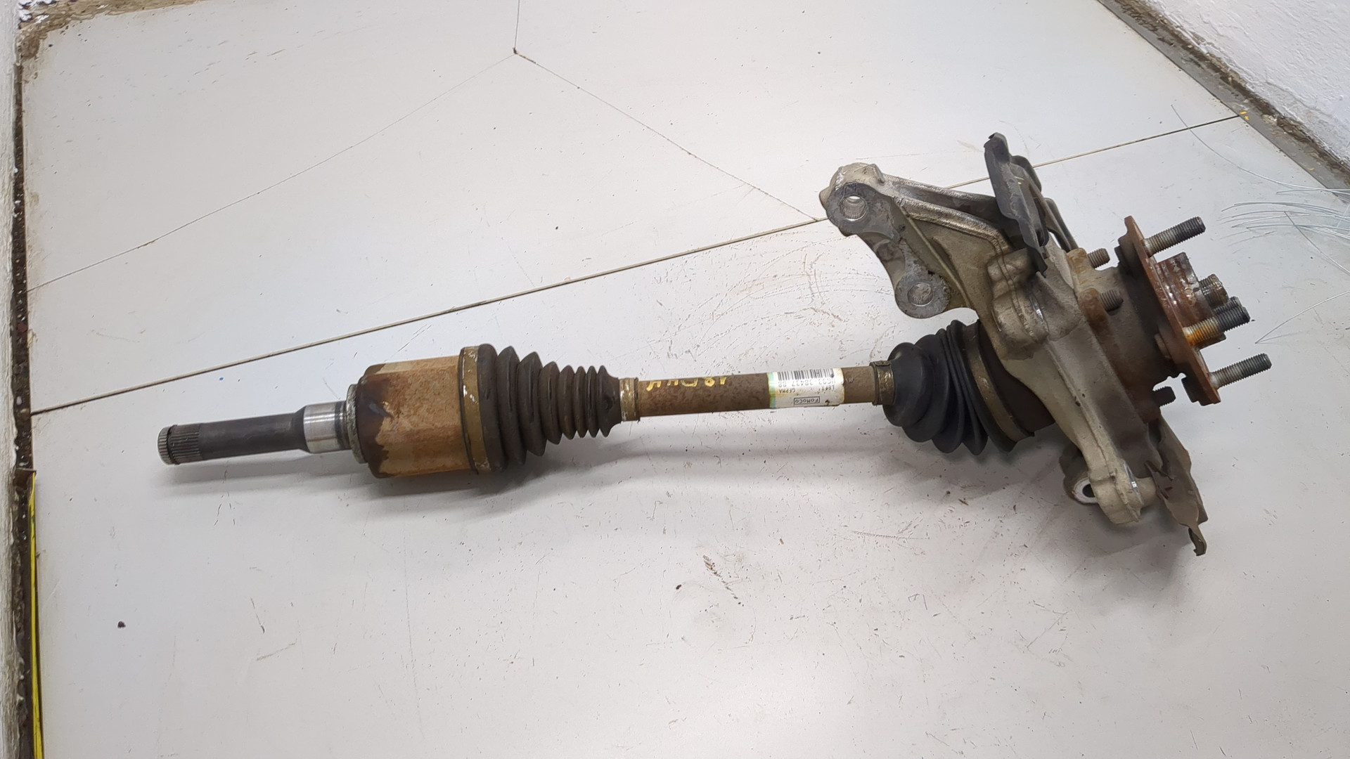 Кулак поворотный передний левый