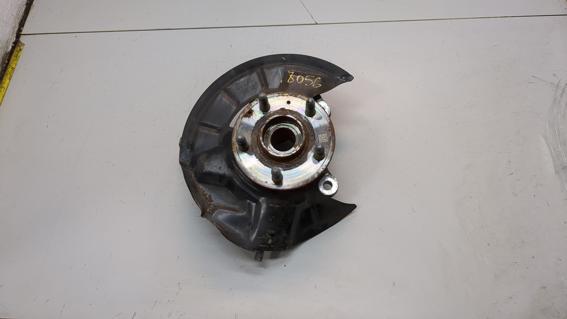 Кулак поворотный передний правый