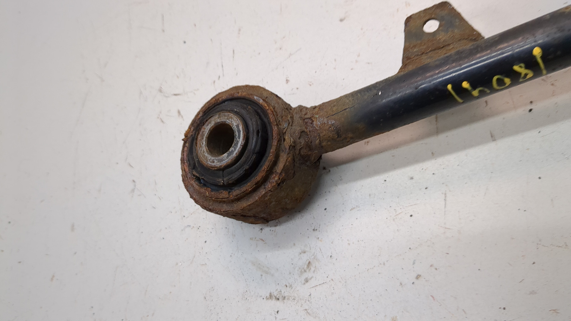 Рычаг задний