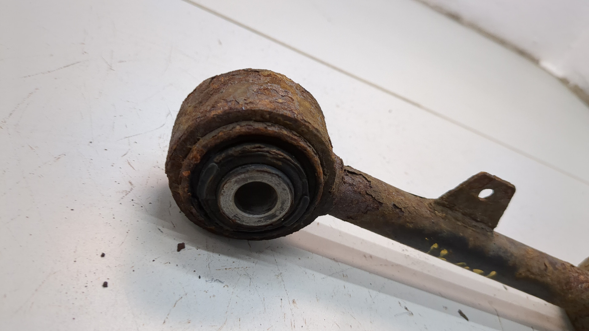 Рычаг задний