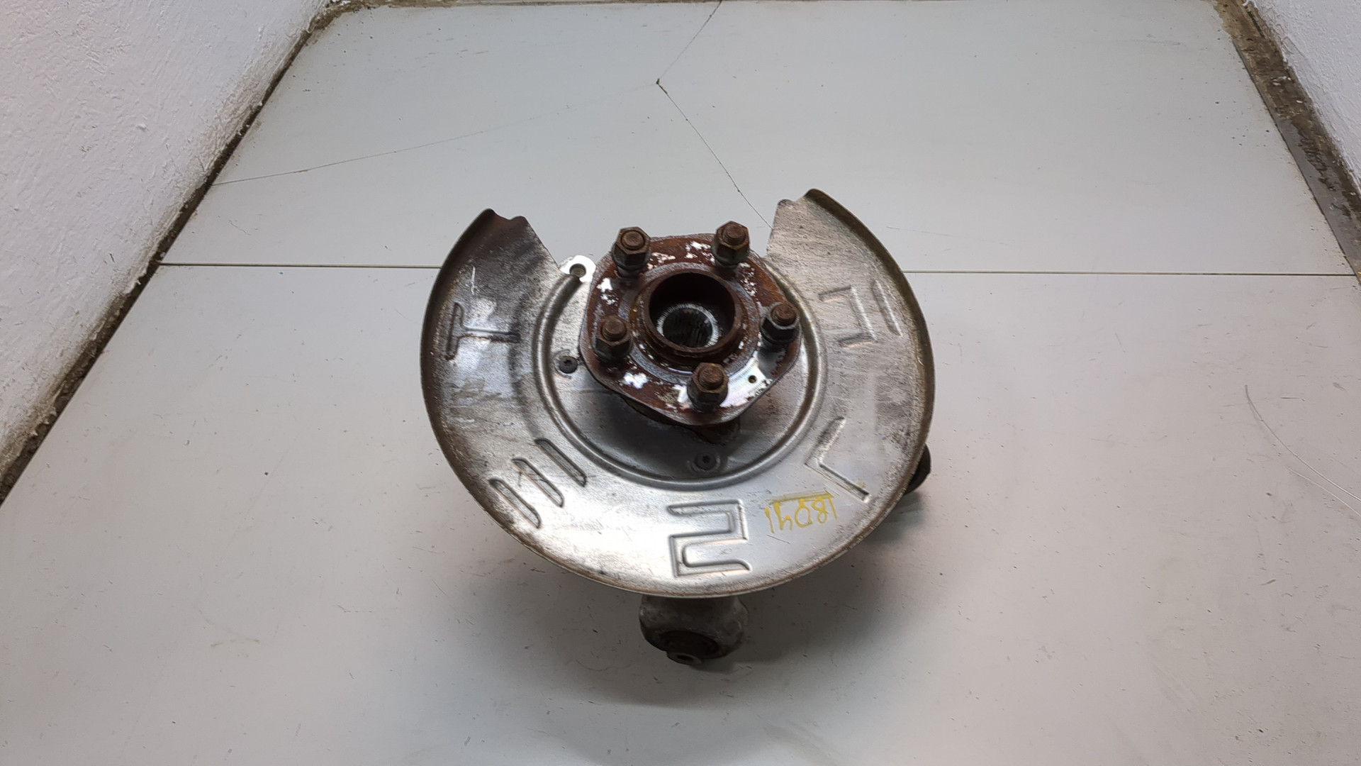 Кулак поворотный задний левый