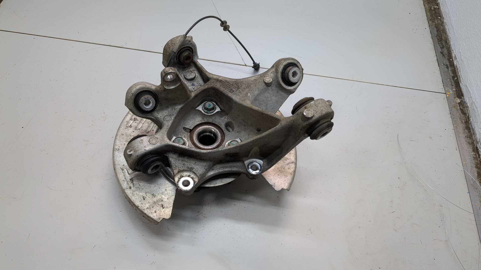 Кулак поворотный задний левый