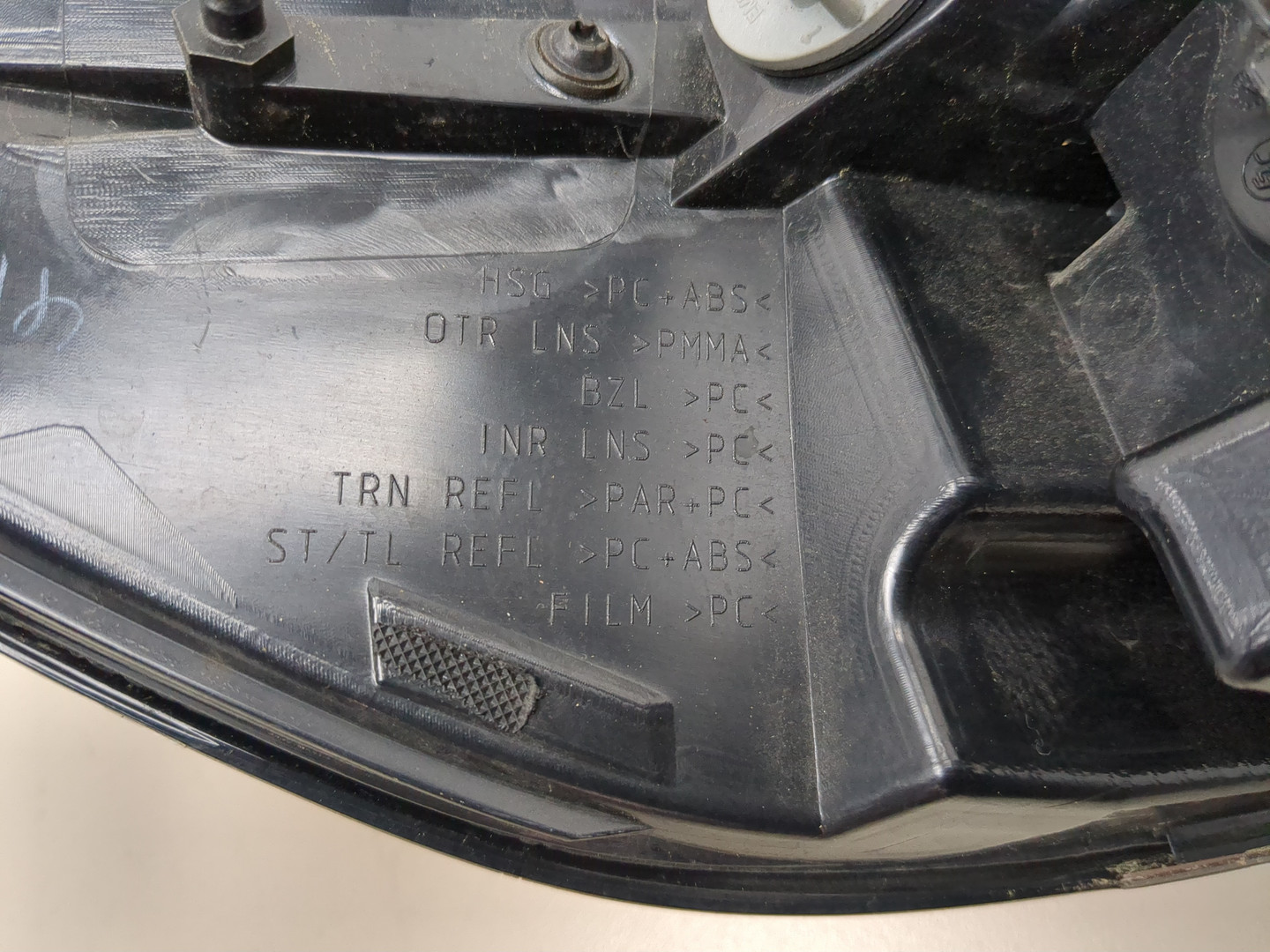 Фонарь задний правый