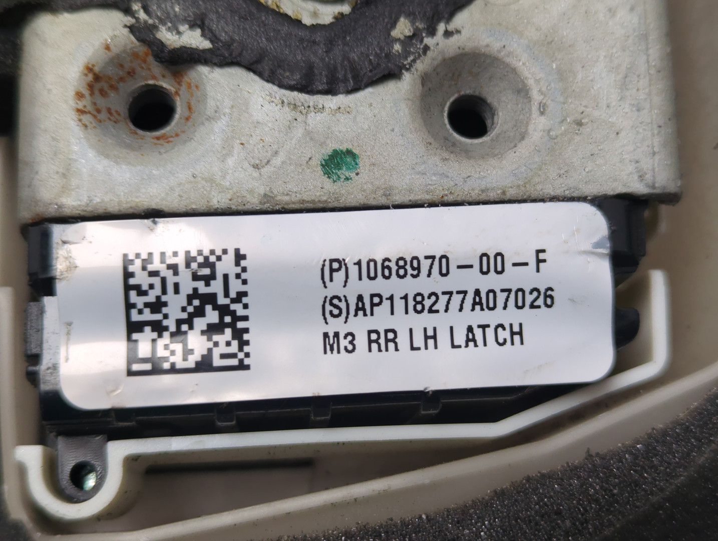 Замок двери задней левой