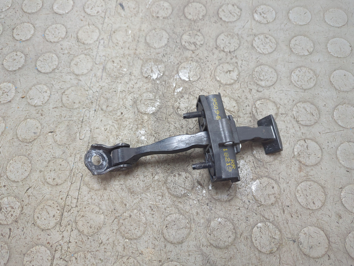 Ограничитель двери