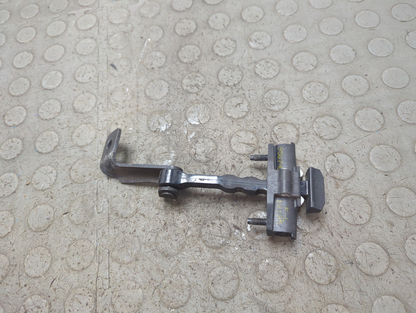 Ограничитель двери