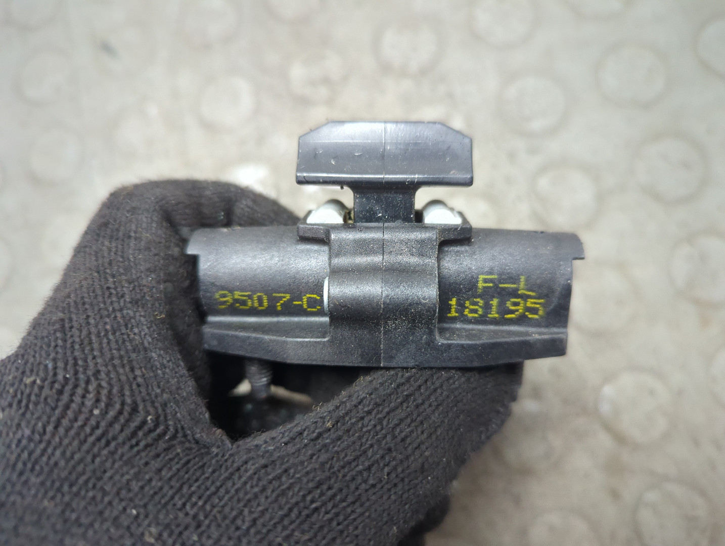 Ограничитель двери