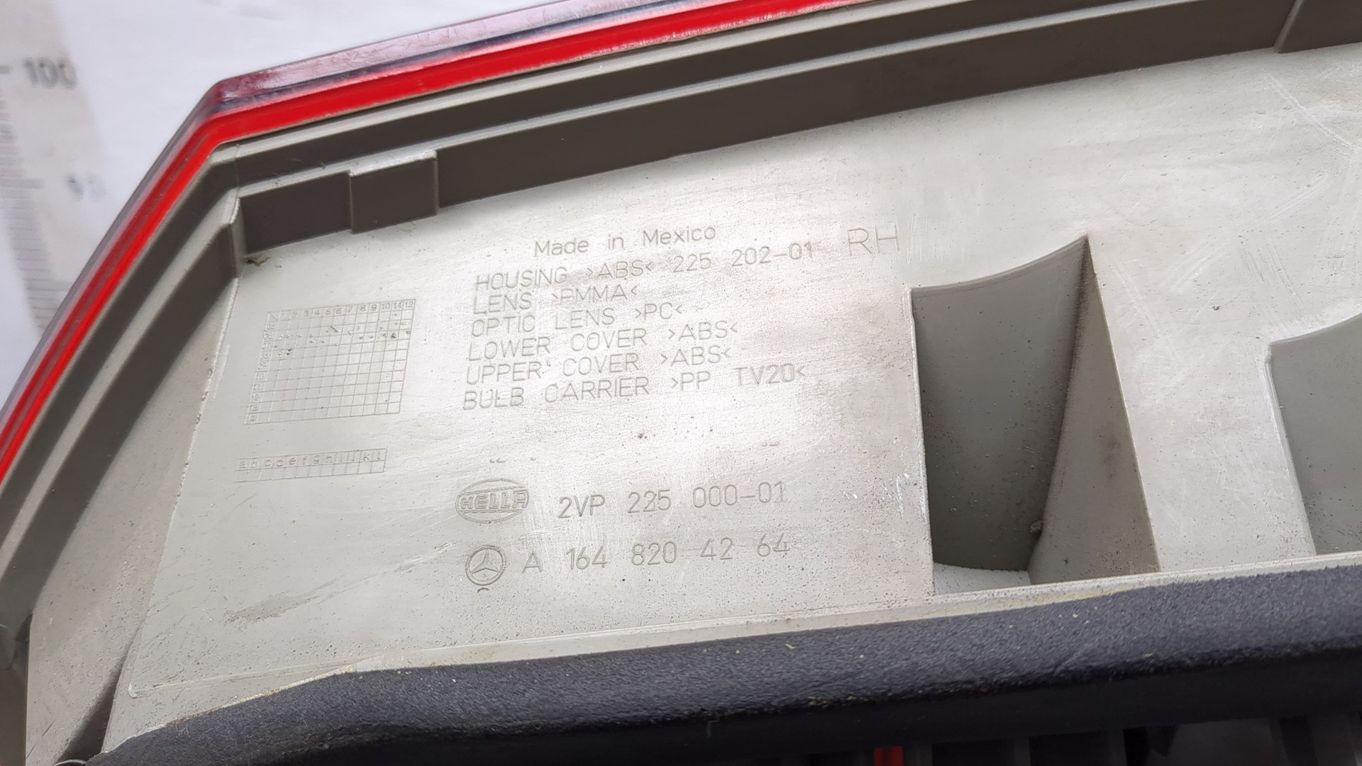 Фонарь задний правый