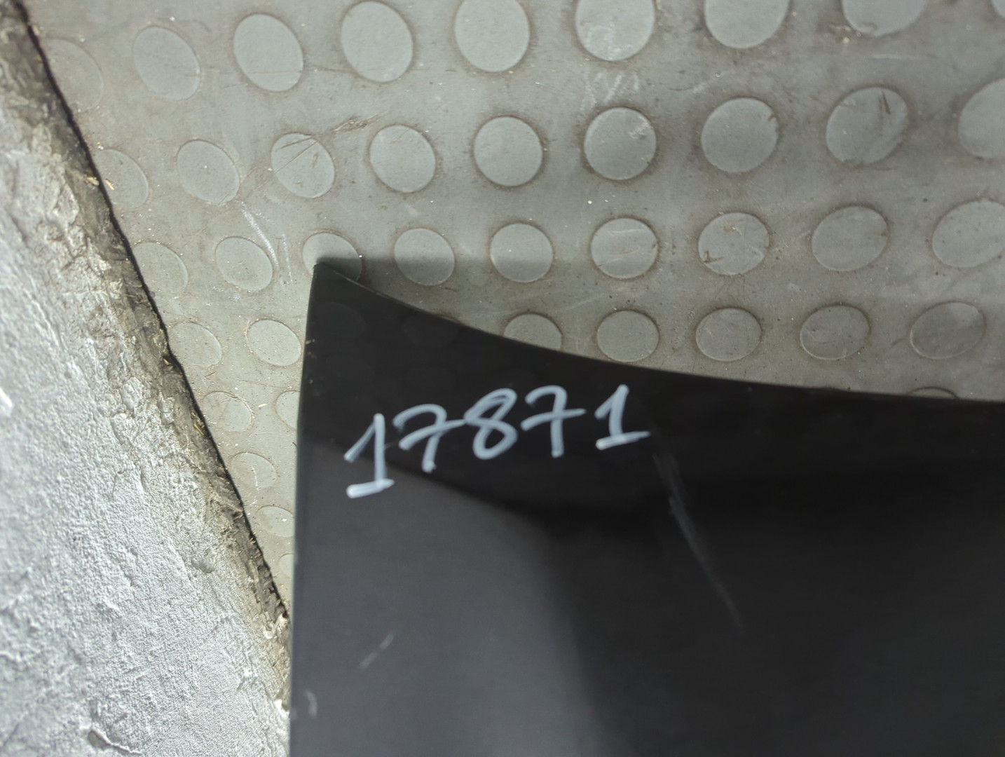 Бампер задний