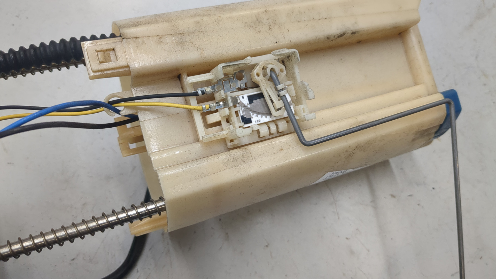 Насос топливный электрический