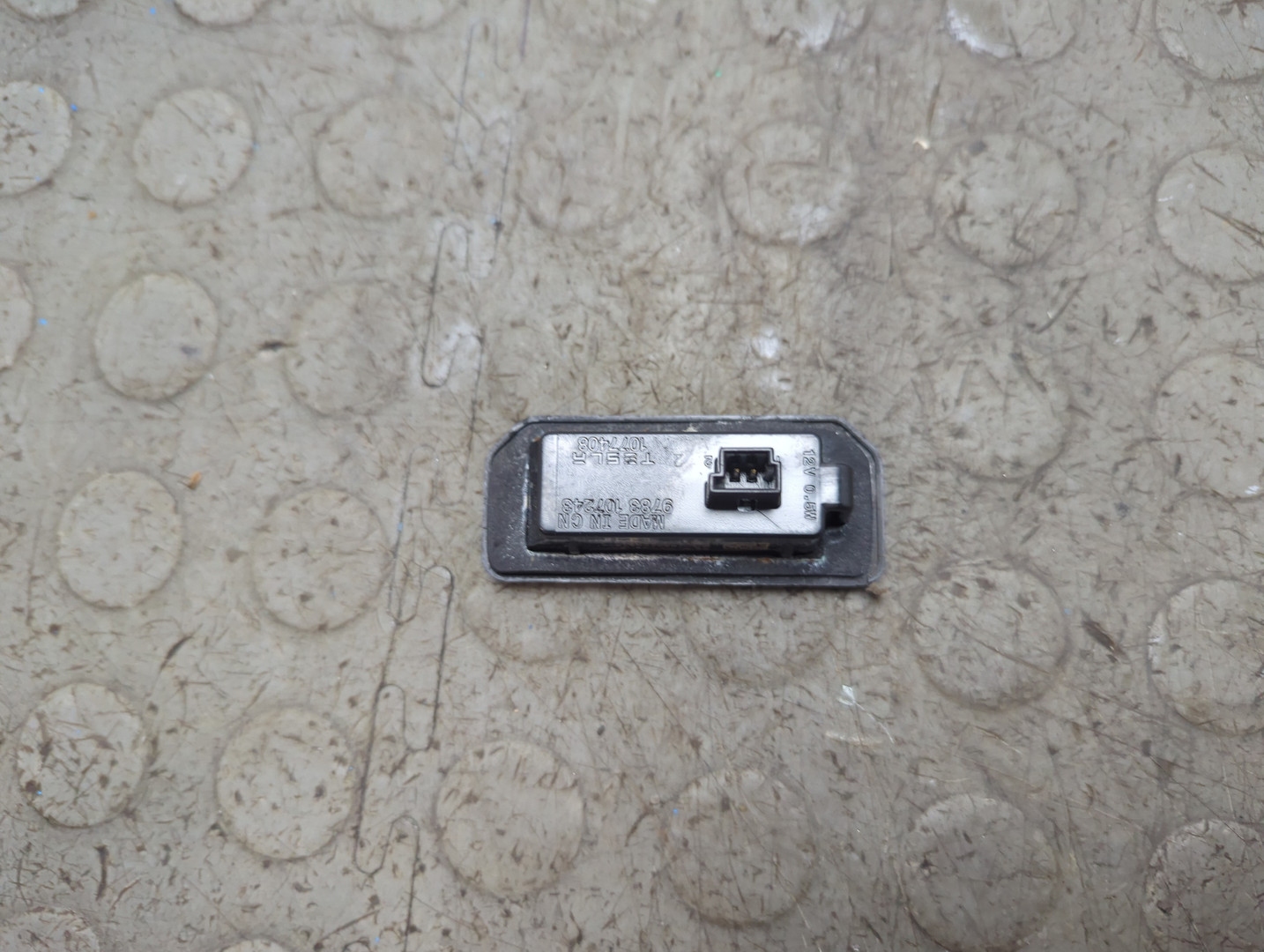 Фонарь подсветки номера