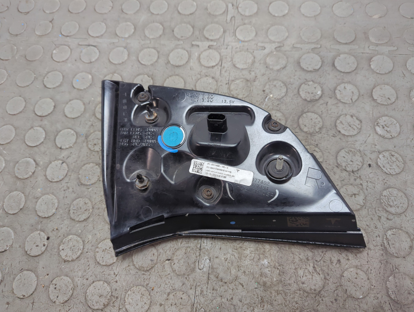 Фонарь задний внутренний правый