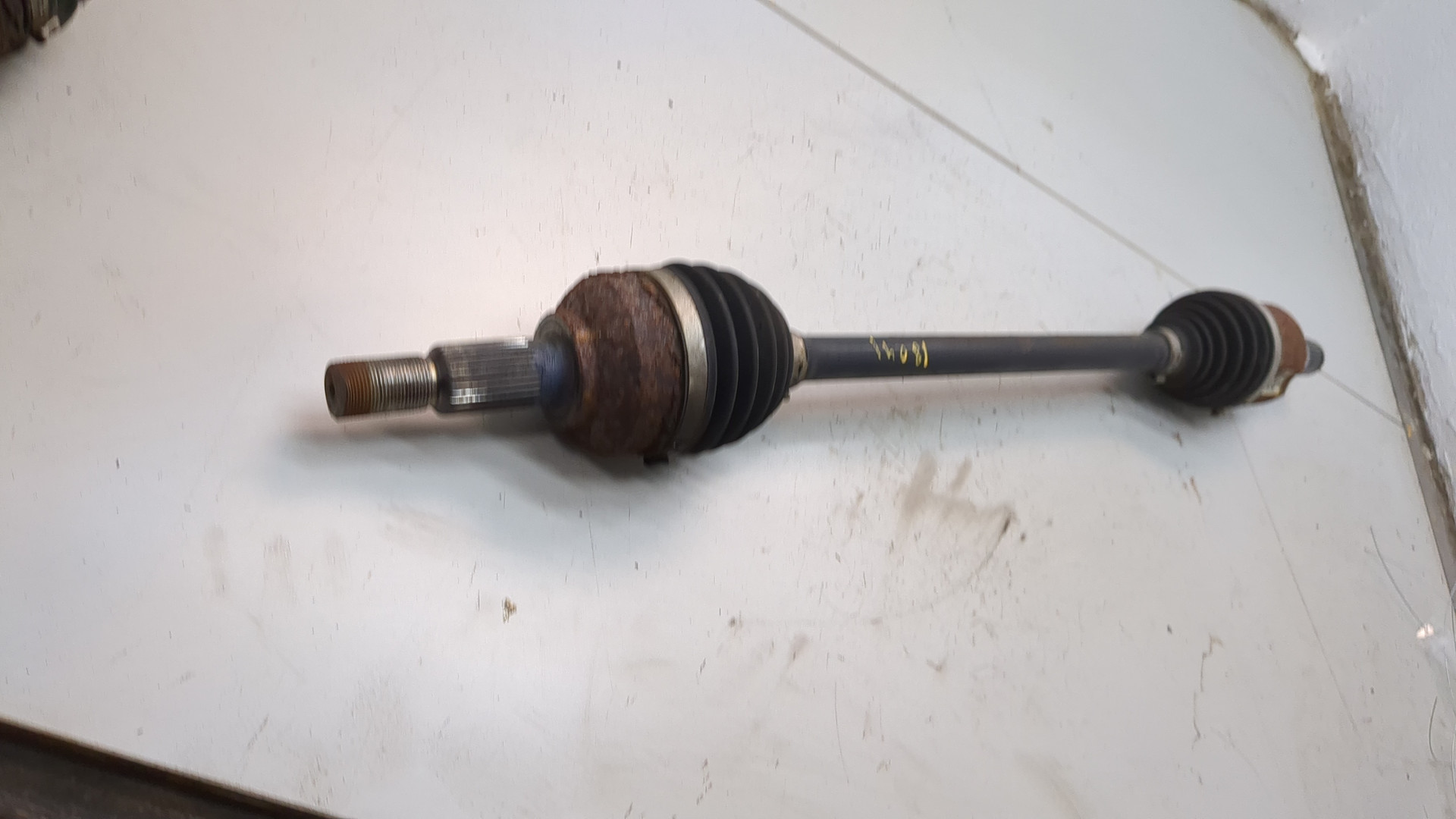 Полуось задняя