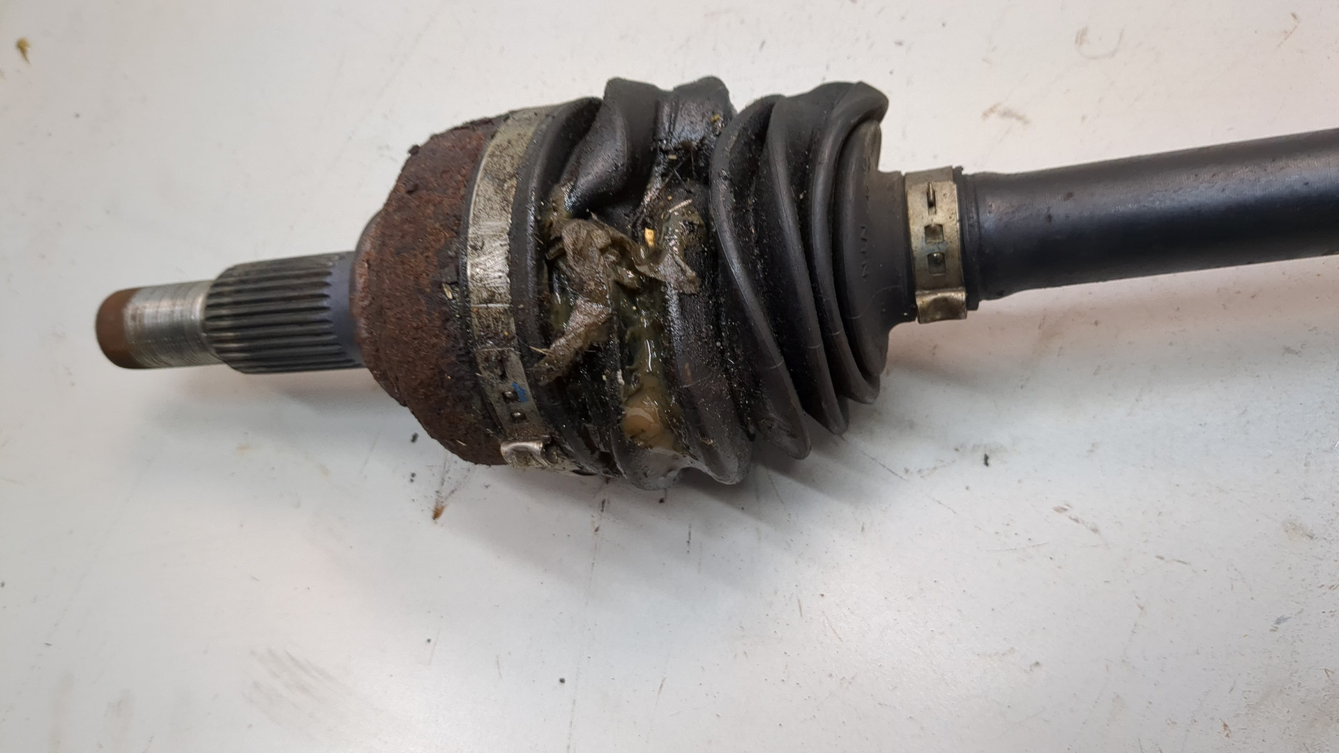 Полуось задняя