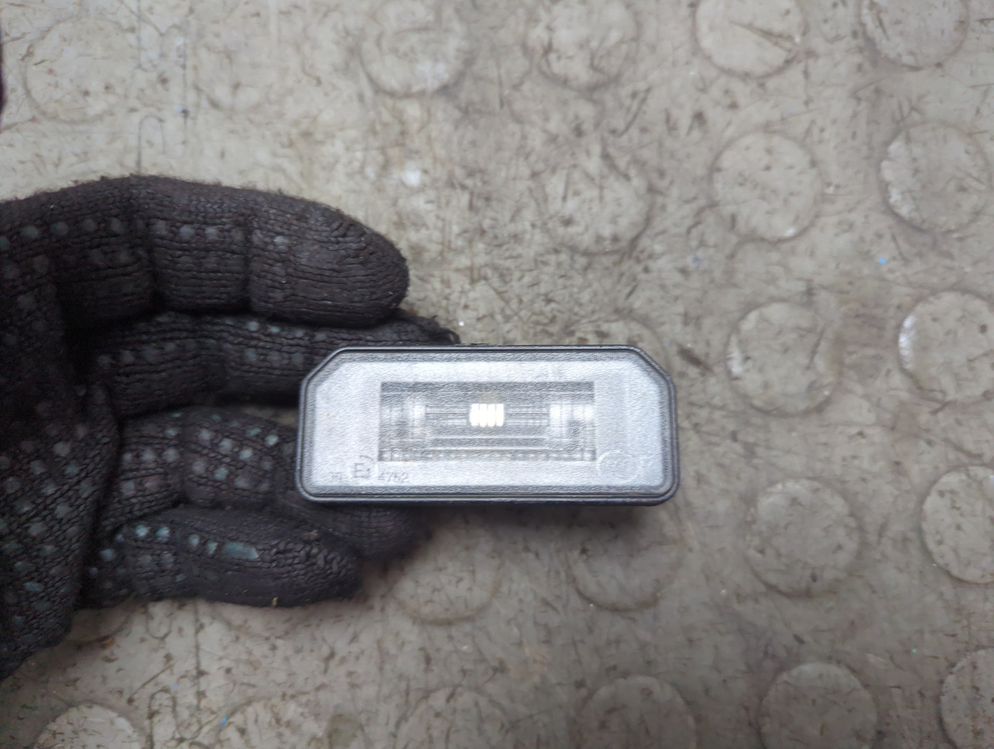 Фонарь подсветки номера