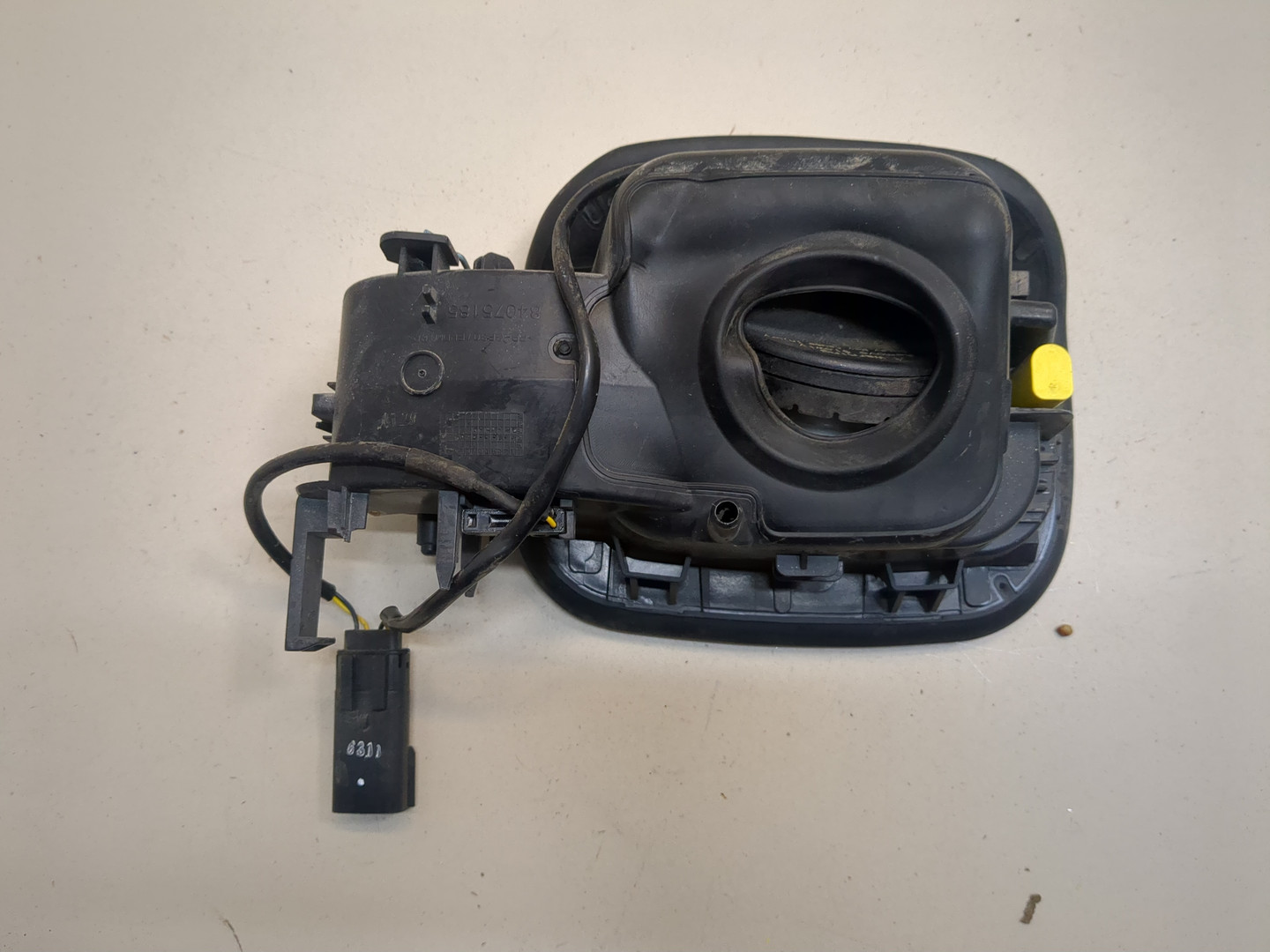 Лючок бензобака