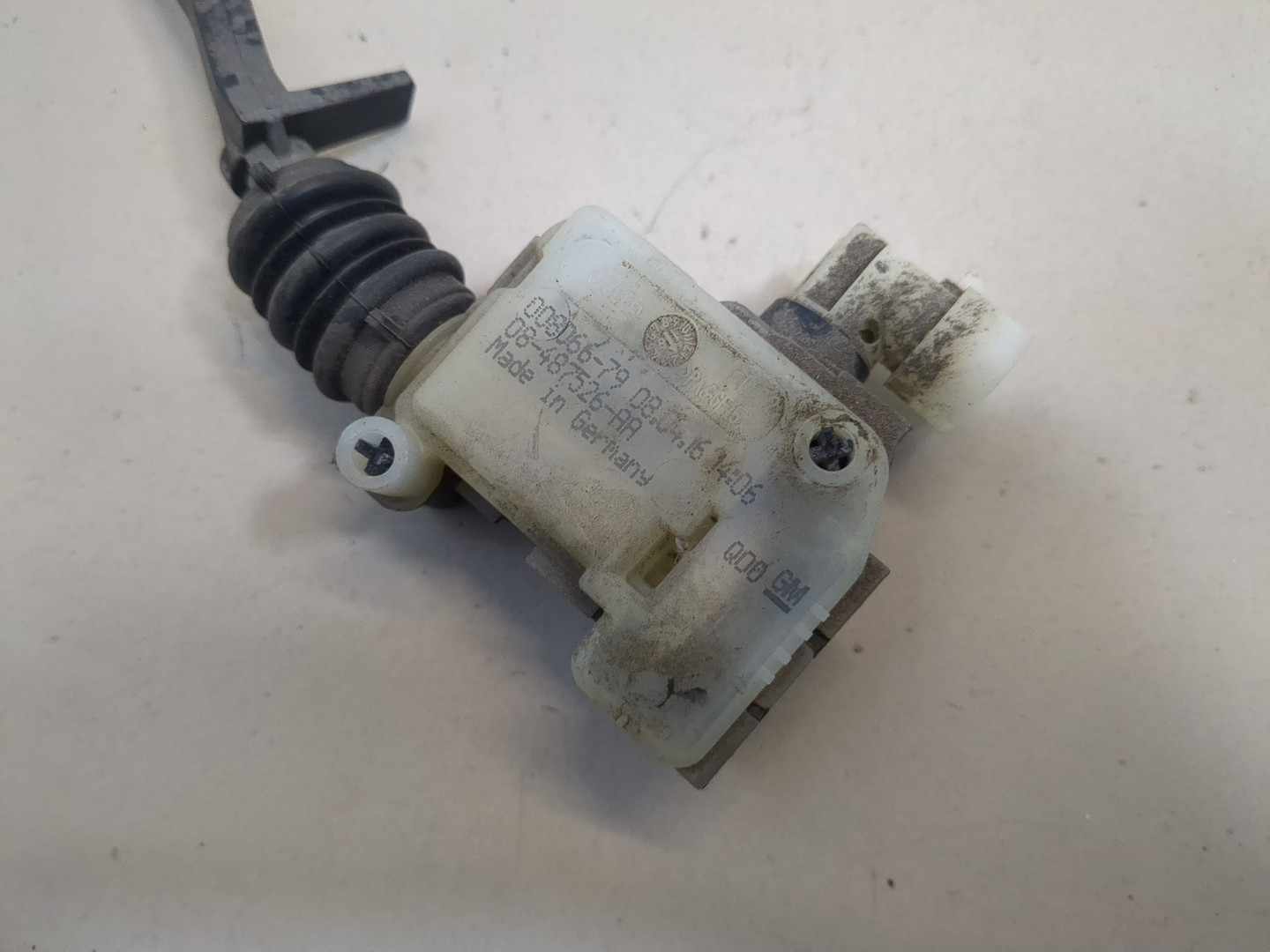 Активатор замка крышки бензобака